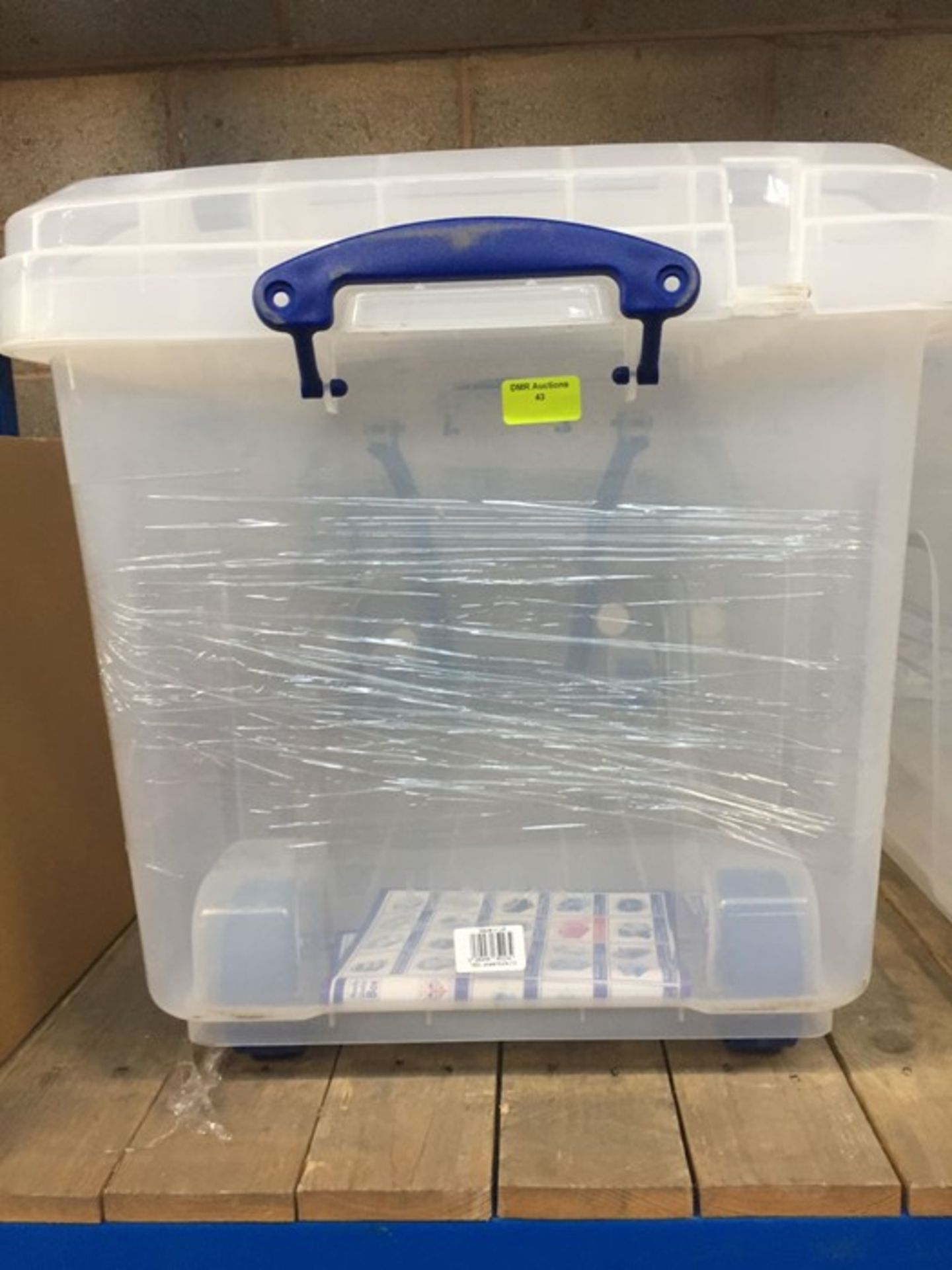1 LOT TO CONTAIN CLEAR PLASTIC 160 L STORAGE CONTAINER WITH LID HANDLE AND WHEELS