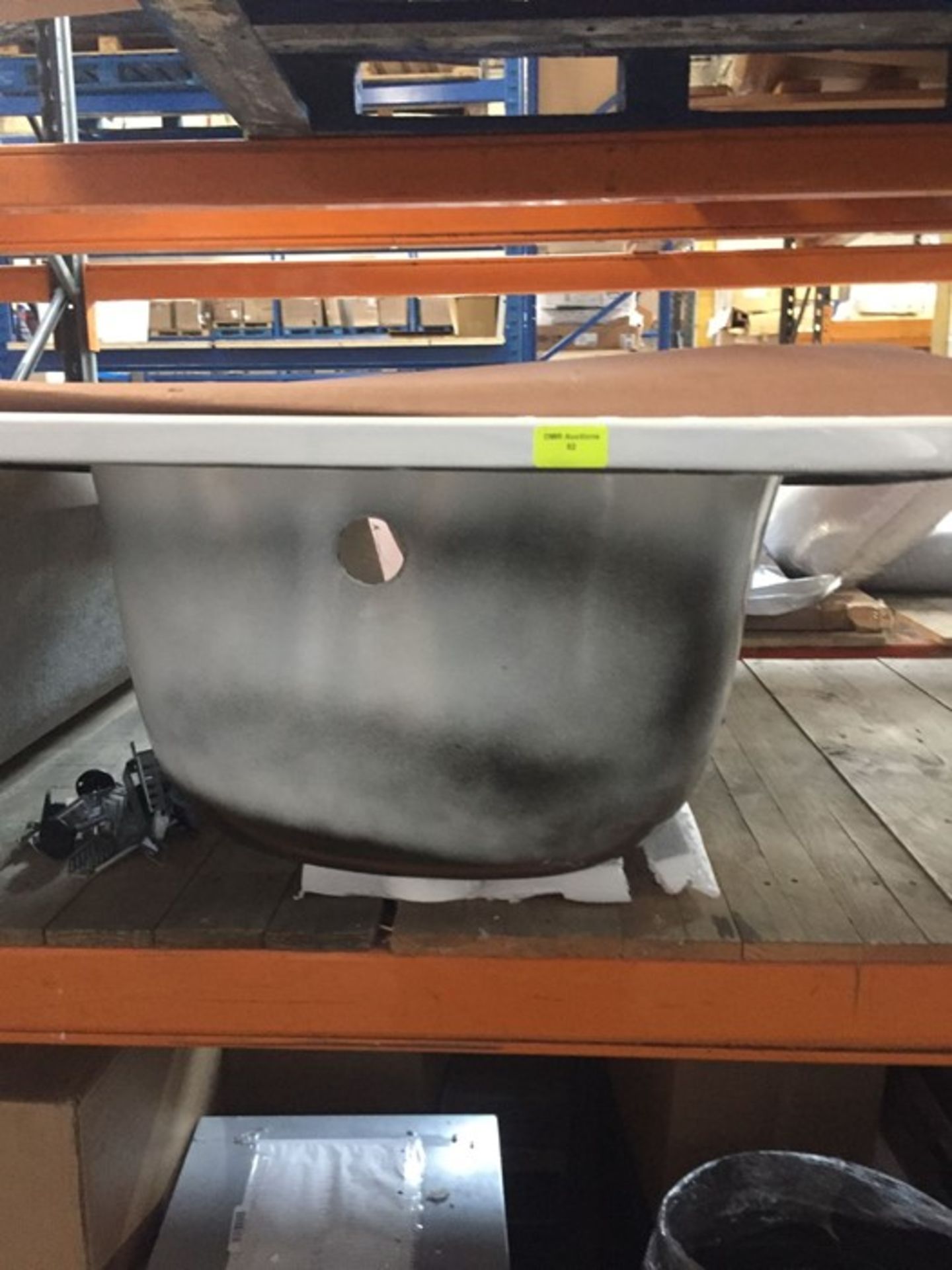 1 LOT TO CONTAIN 1 X METAL BATH NO LEGS INCLUDED