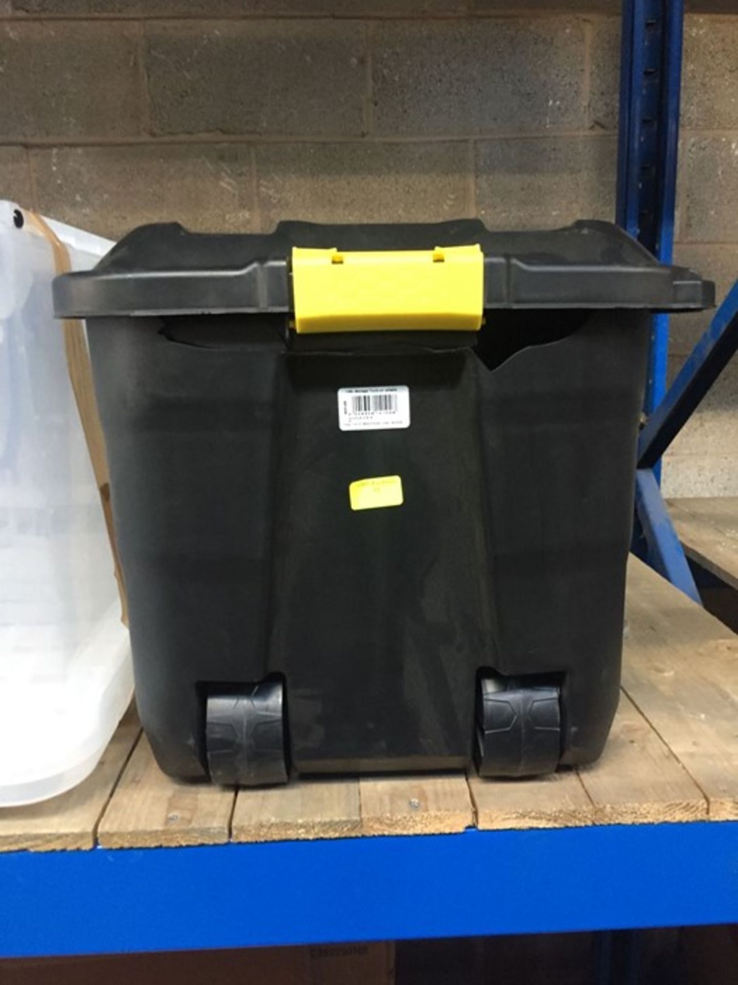 1 LOT TO CONTAIN BLACK PLASTIC 160 L STORAGE CONTAINER WITH LID HANDLE AND WHEELS