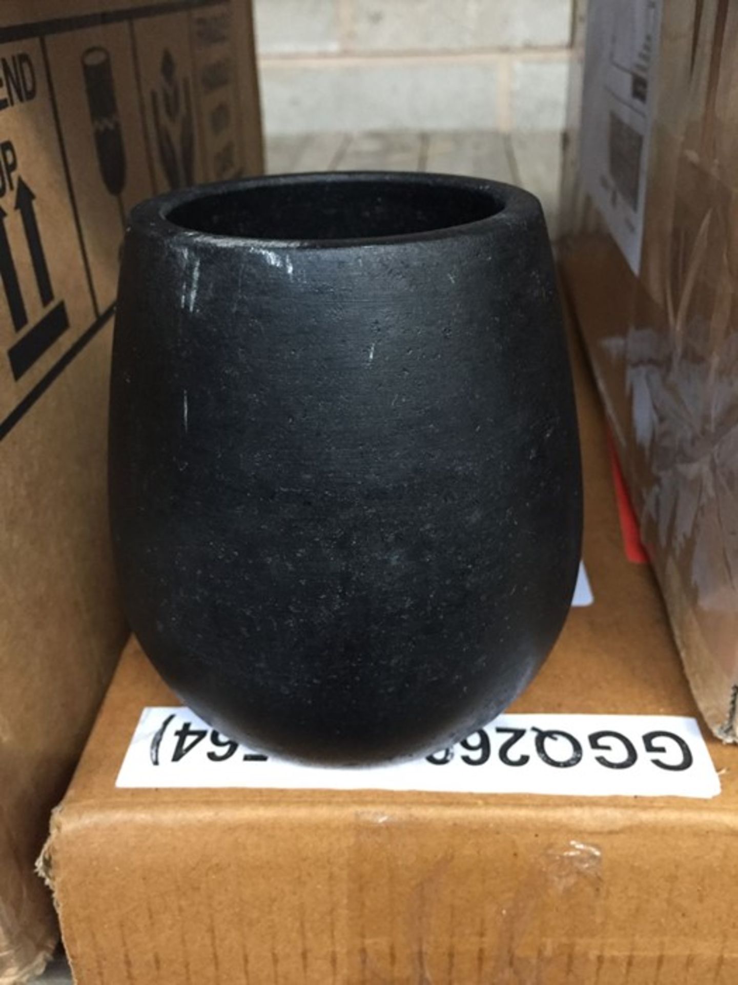 1 LOT TO CONTAIN 1 BLACK CERAMIC POT