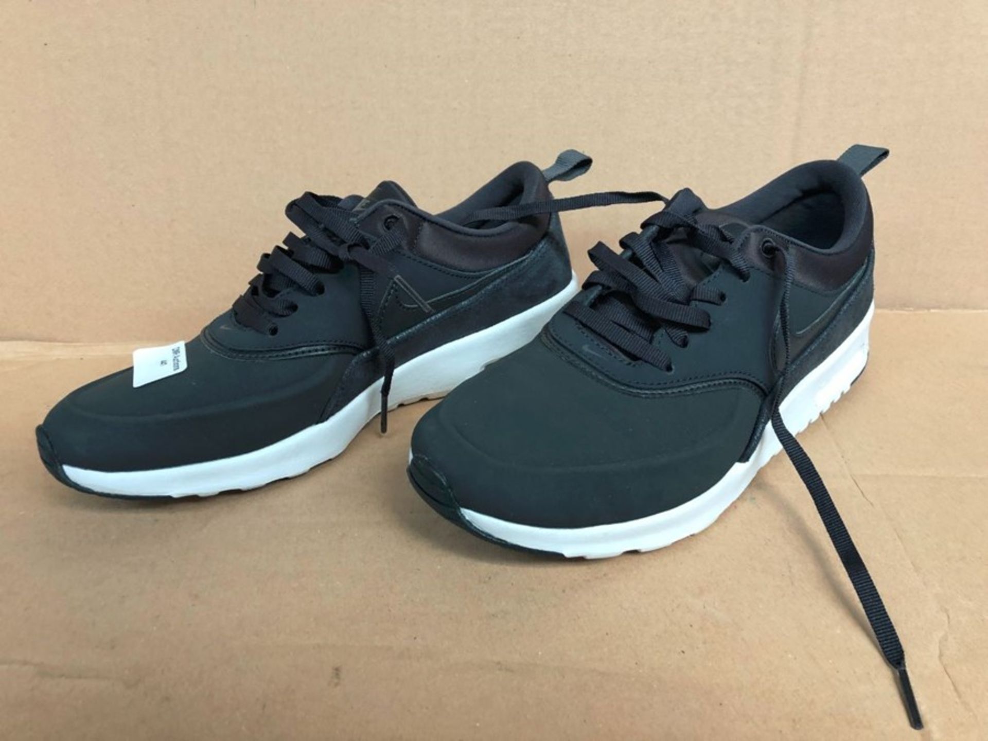 1 PAIR OF NIKE AIR MAX THEA / UK SIZE: 4