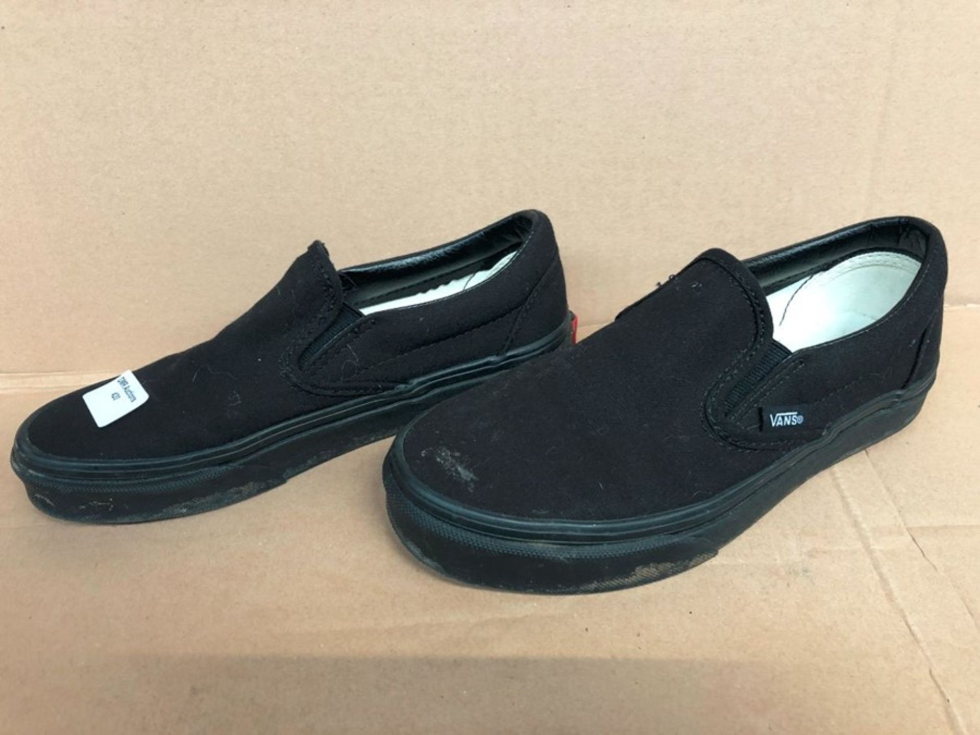 1 PAIR OF VANS PUMPS IN BLACK / UK SIZE 3.5