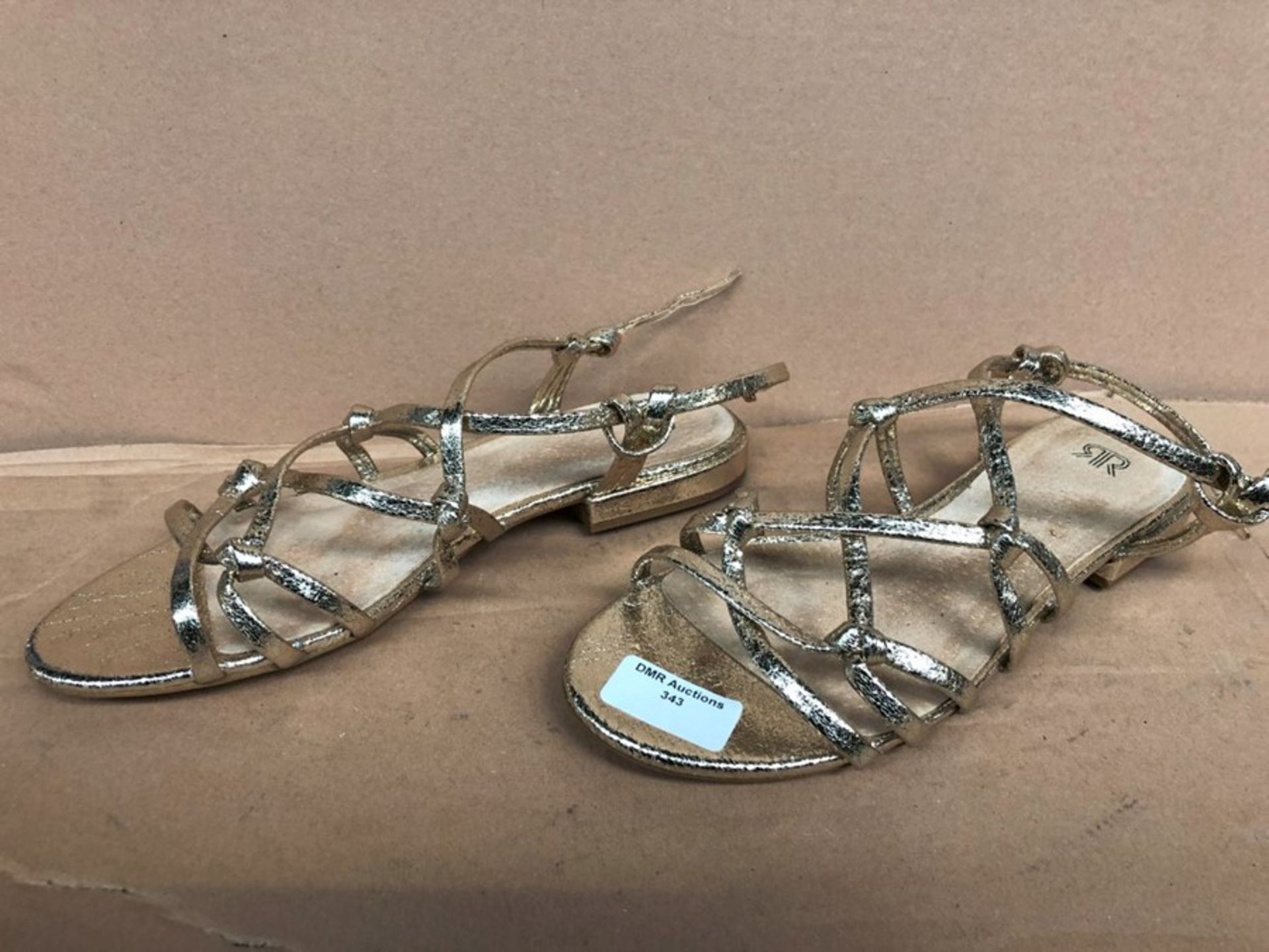 1 PAIR OF FLAT SANDALS WITH THIN STRAP- GOLD / SIZE UK: 6.5 / RRP £40.00