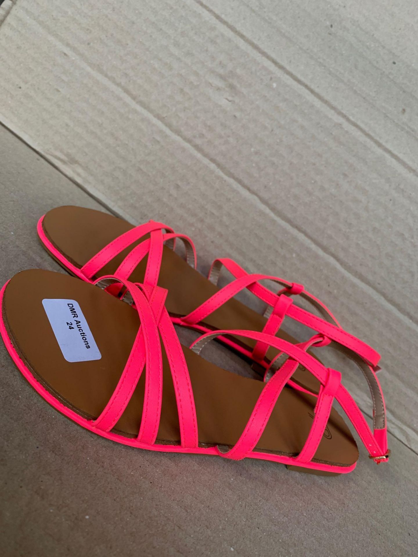 1 PAIR OF WOMENS FLAT STRAPLESS SANDALS IN PINK / SIZE UK 3.5 / RRP £34.00