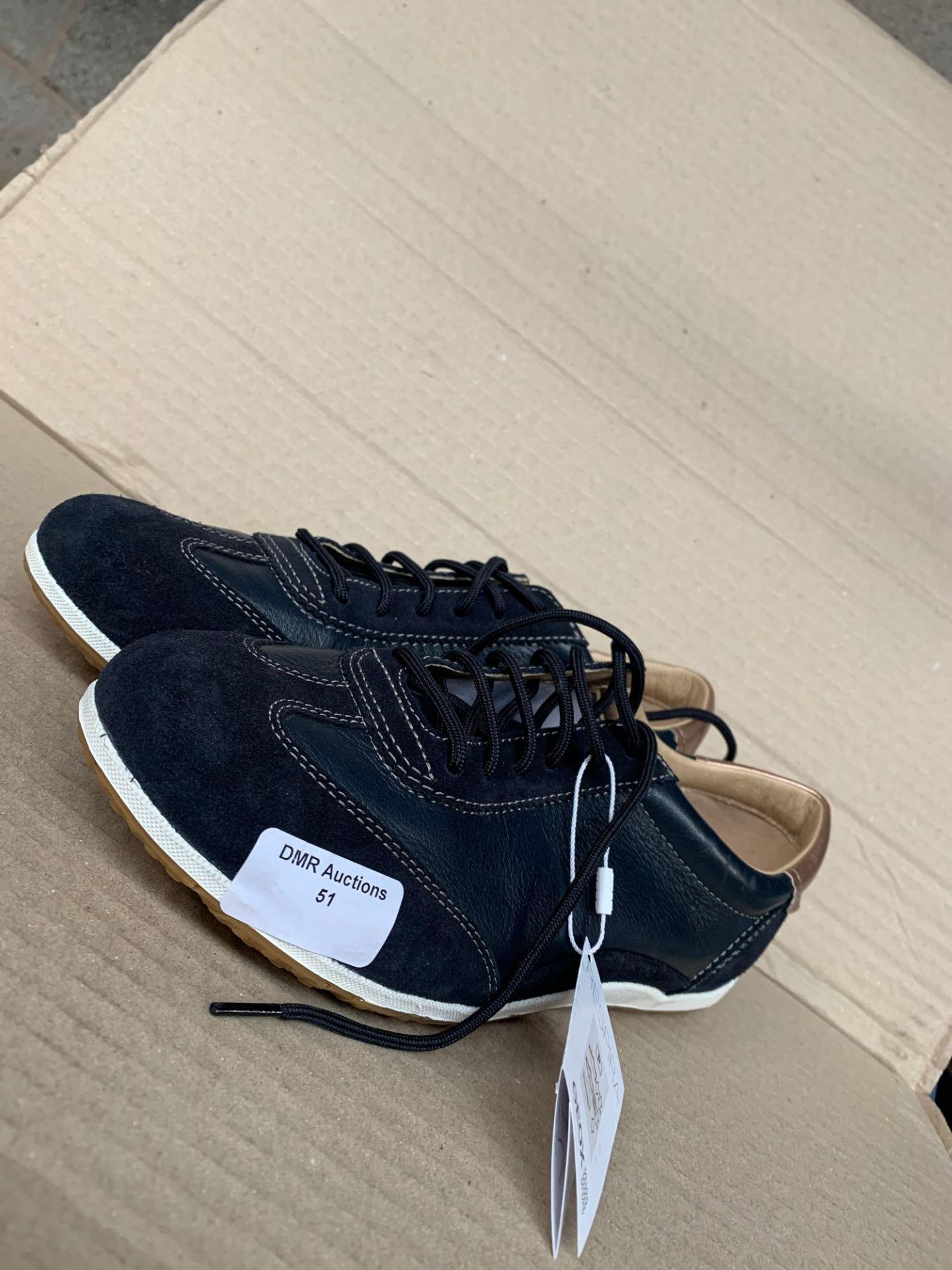 1 PAIR OF GEOX TRAINERS / SIZE UK 6