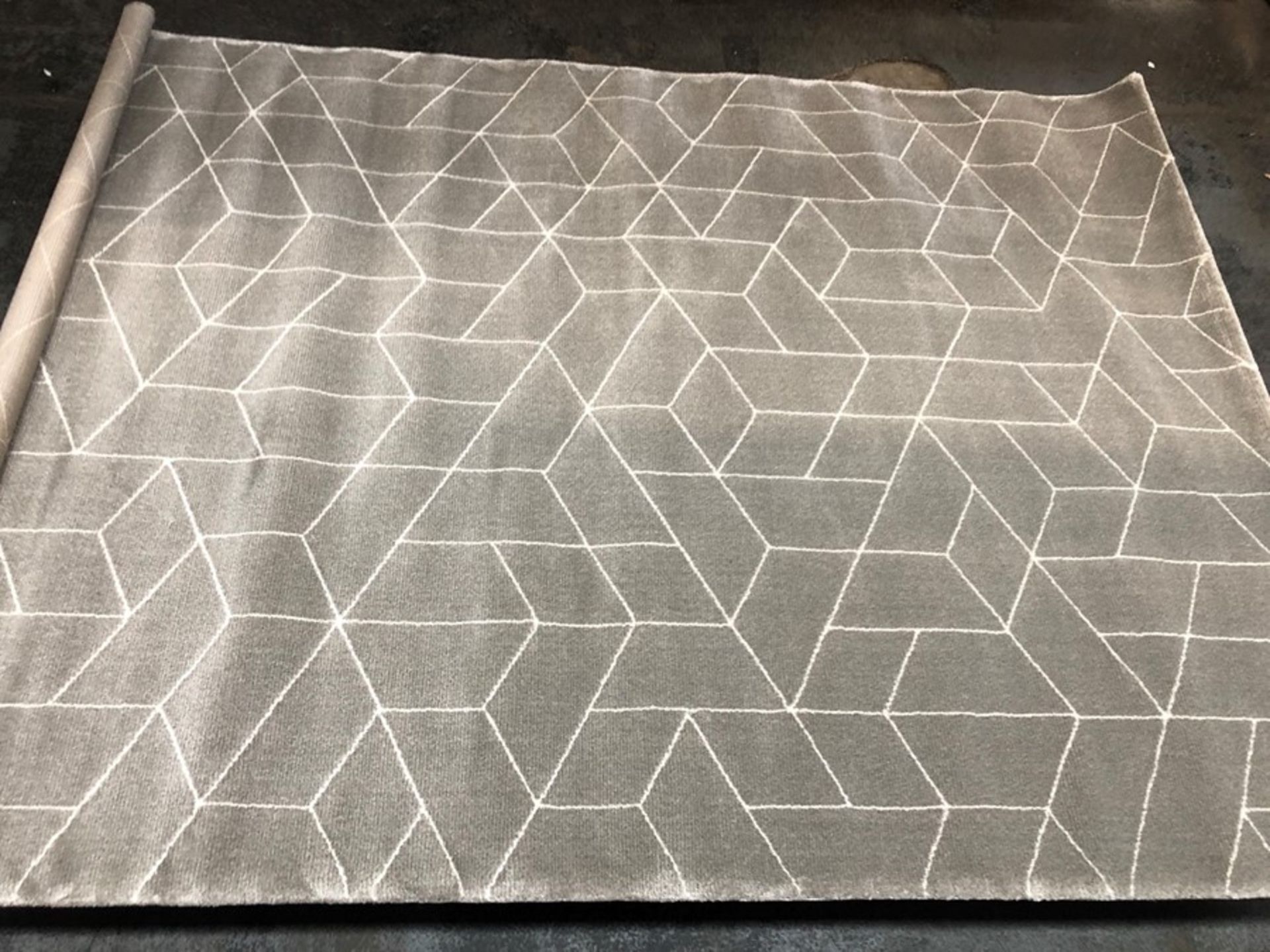 LA REDOUTE CONTEMPORARY GEOMETRIC PATTERN RUG - GREY / SIZE: 160 X 220CM