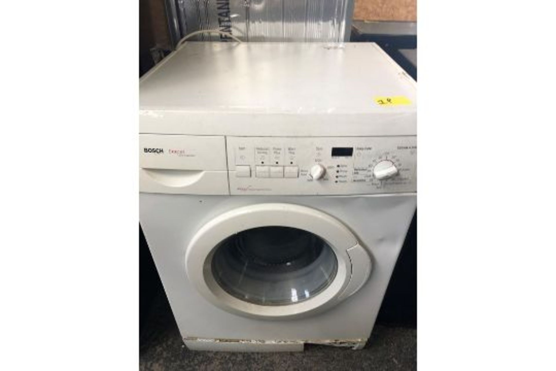 1 LOT TO CONTAIN AN UNTESTED BOSCH WF02465GB/01 WASHING MACHINE / RRP £249.99 / USED, LARGE DINT