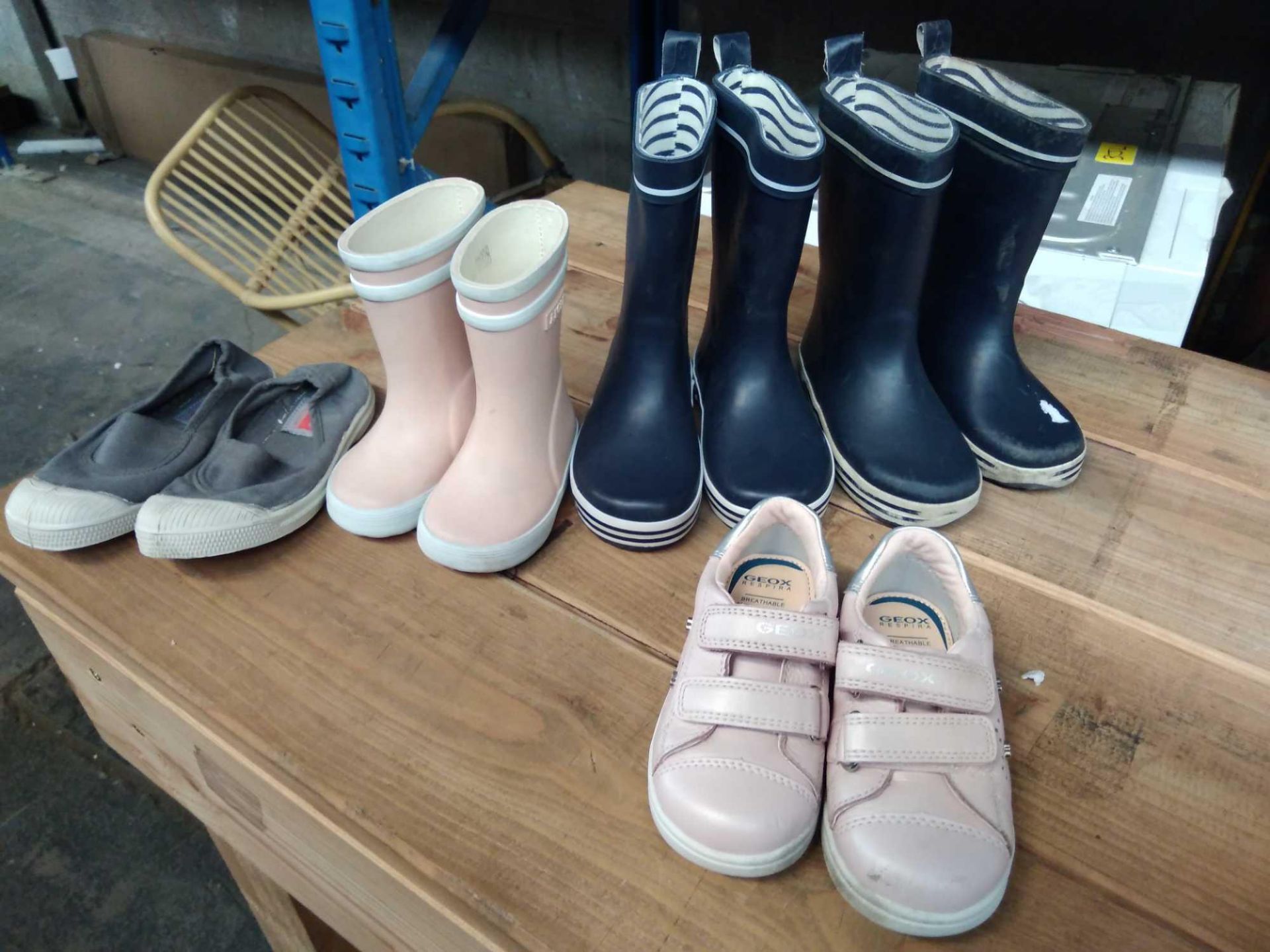 1 LOT TO CONTAIN 5 PAIRS OF SHOES, PINK GEOX GIRLS TODDLER SIZE 6, BEN SIMON BOYS GREY PUMPS SIZE 9,