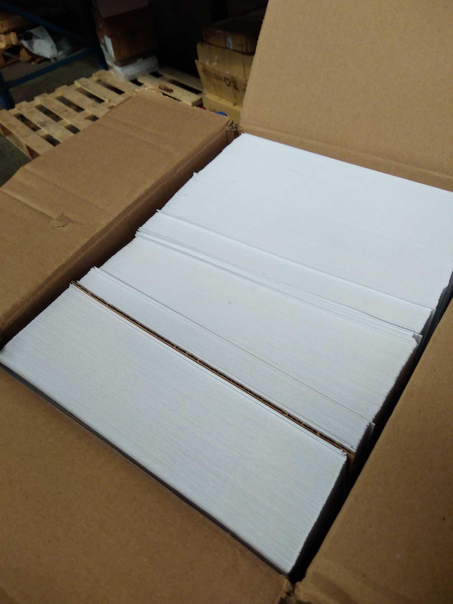 1 LOT TO CONTAIN 500 POCKET PEEL AND SEAL WINDOWED ENVELOPES WHITE 100 GSM C5