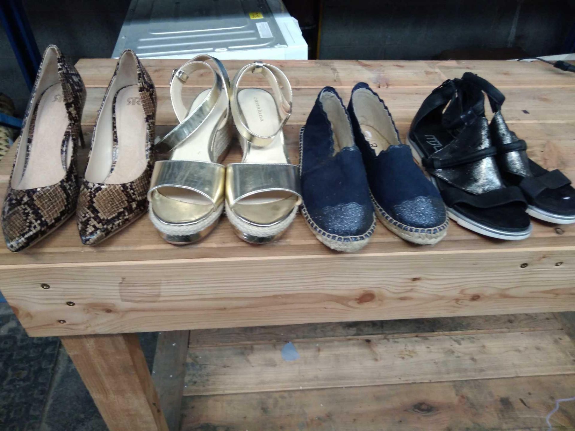 1 LOT TO CONTAIN 4 PAIRS OF SHOES, WOMENS MJUS BLACK SUEDE SANDALS SIZE 7.5, WOMENS MADEMOISELLE