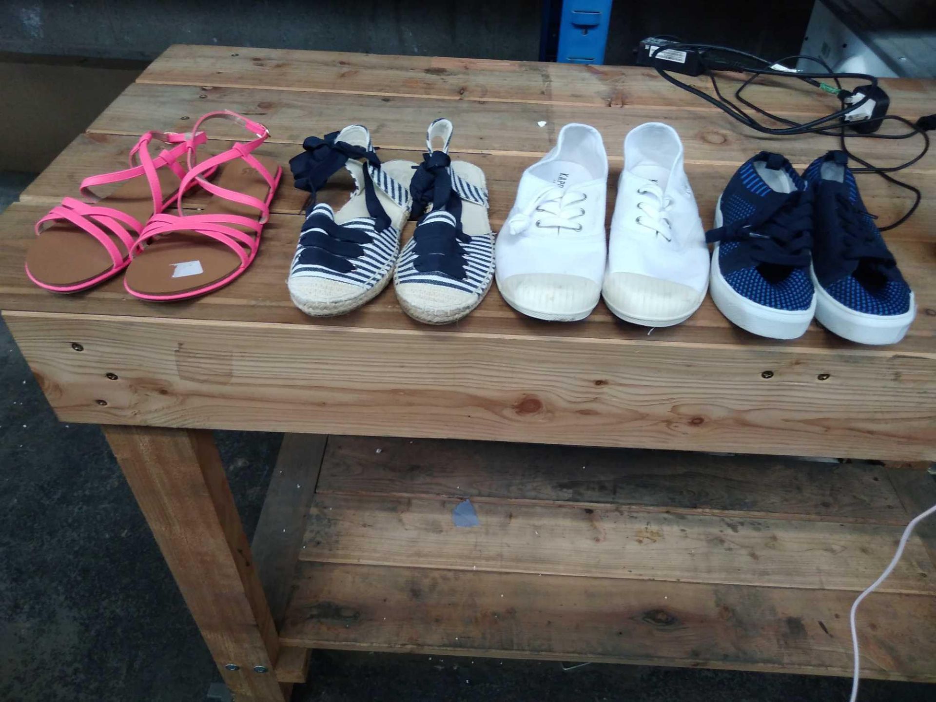 1 LOT TO CONTAIN 4 PAIRS OF SHOES, BLUE TRAINERS KIDS SIZE 11, WHITE AND BLUE SANDALS WOMENS SIZE