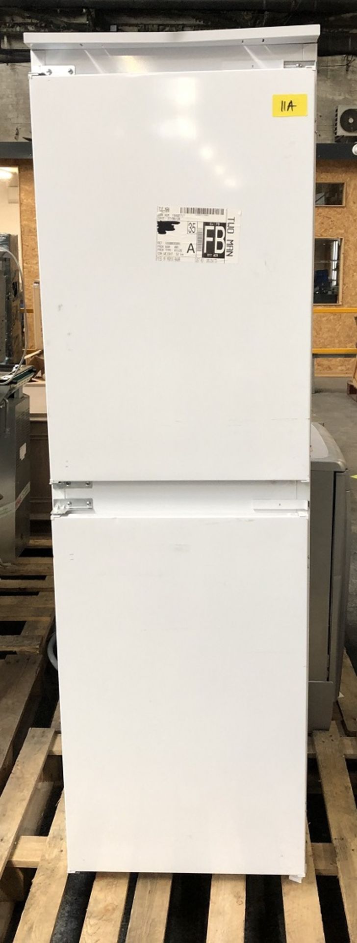 1 LOT TO CONTAIN AN UNTESTED INDESIT EIB15050A1D INTEGRATED FRIDGE FREEZER / RRP £300.00 / ITEM