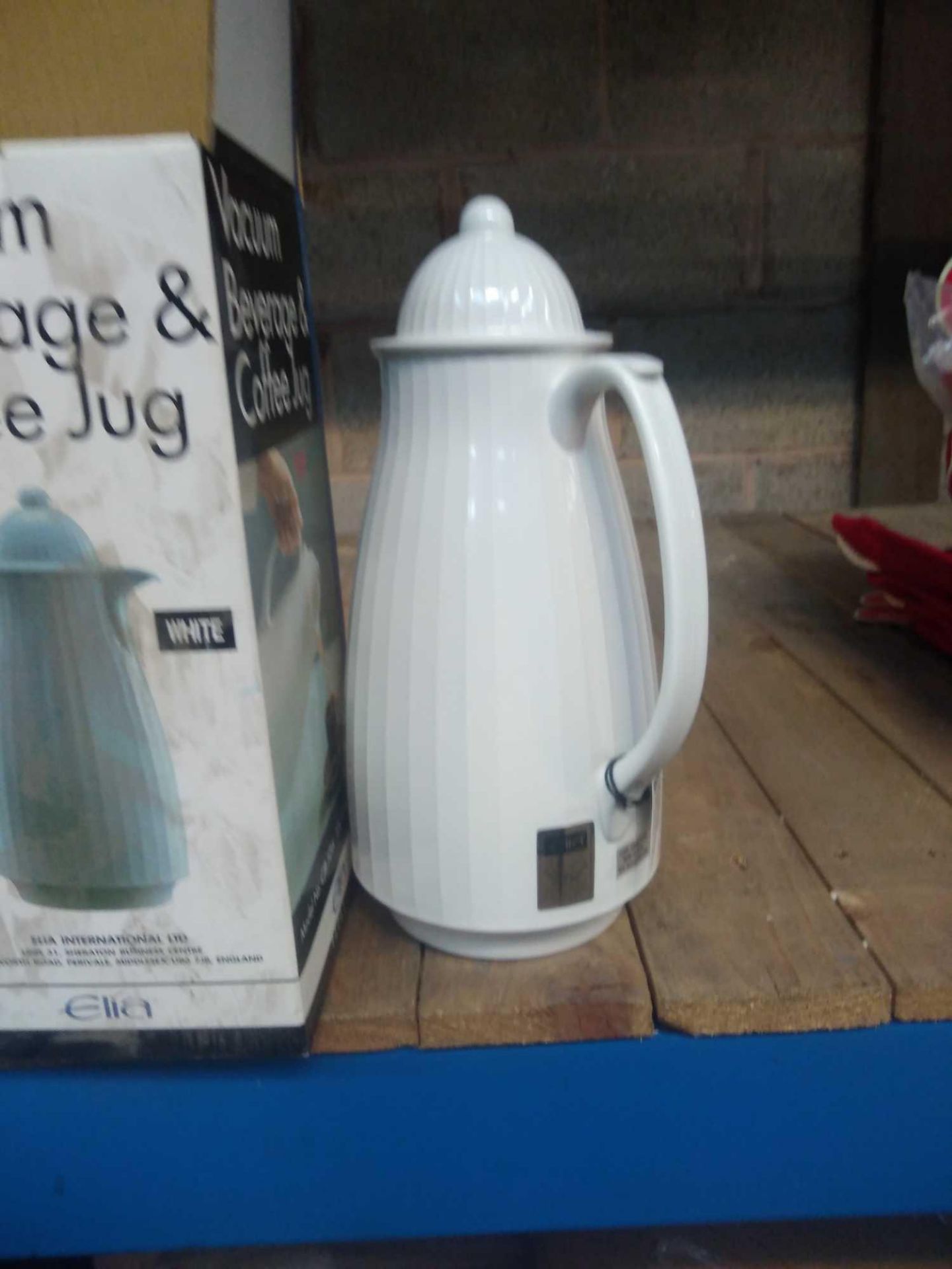 1 LOT TO CONTAIN 3 X BOXED VACUUM BEVERAGE AND COFFEE JUGS