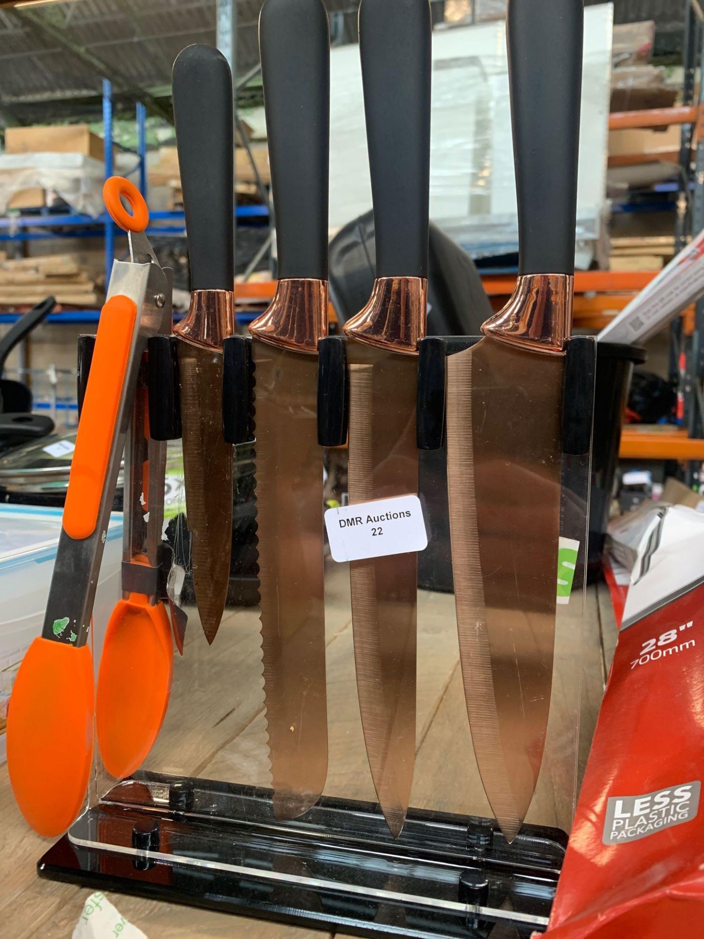 1 LOT TO CONTAIN 1 KNIFE SET 1 KNIFE MISSING & 1 DAMAGED
