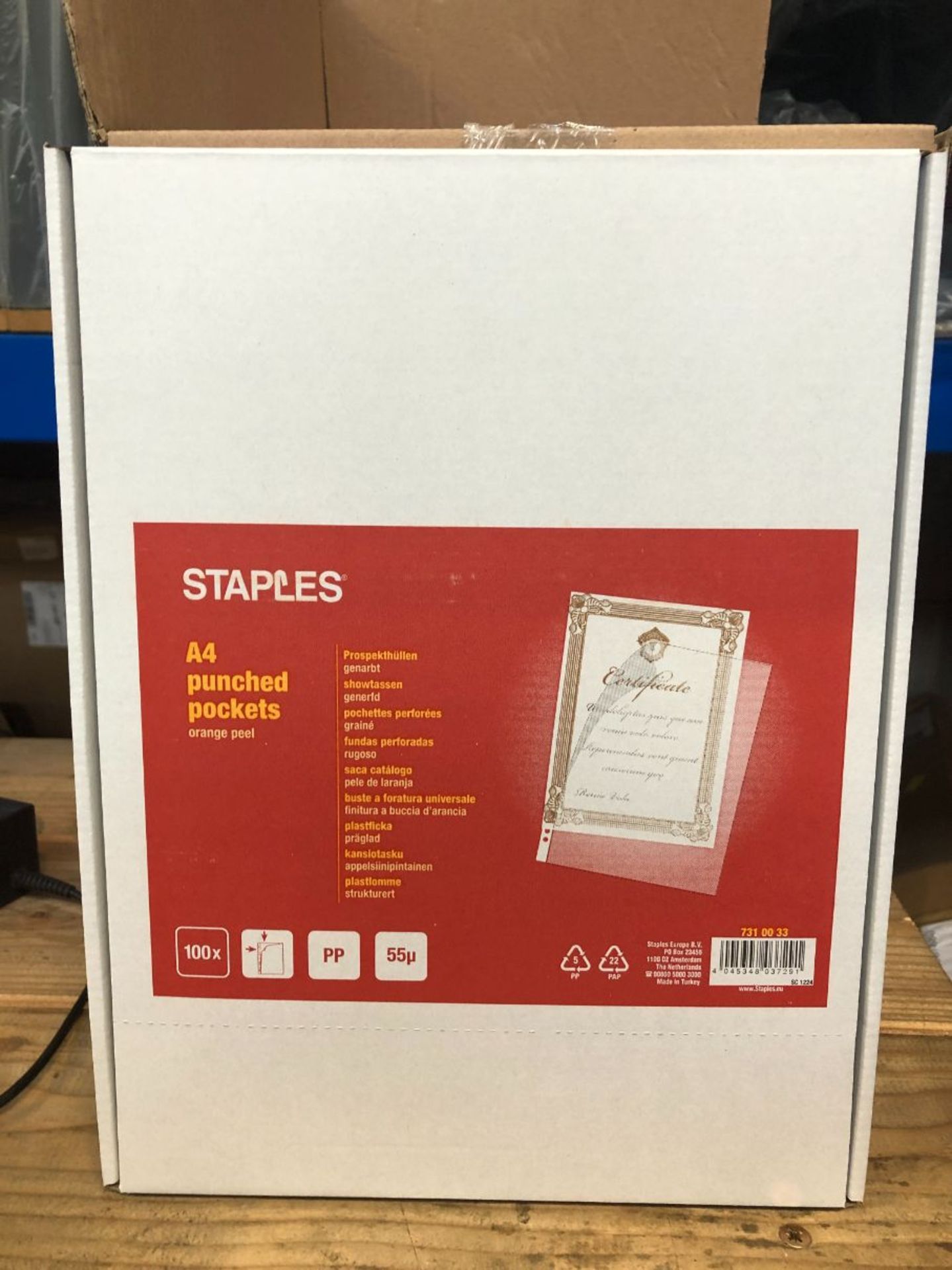 1 X BOX CONTAINING 10 PACKS OF STAPLES A4 PUNCHES POCKETS / 100 PER PACK