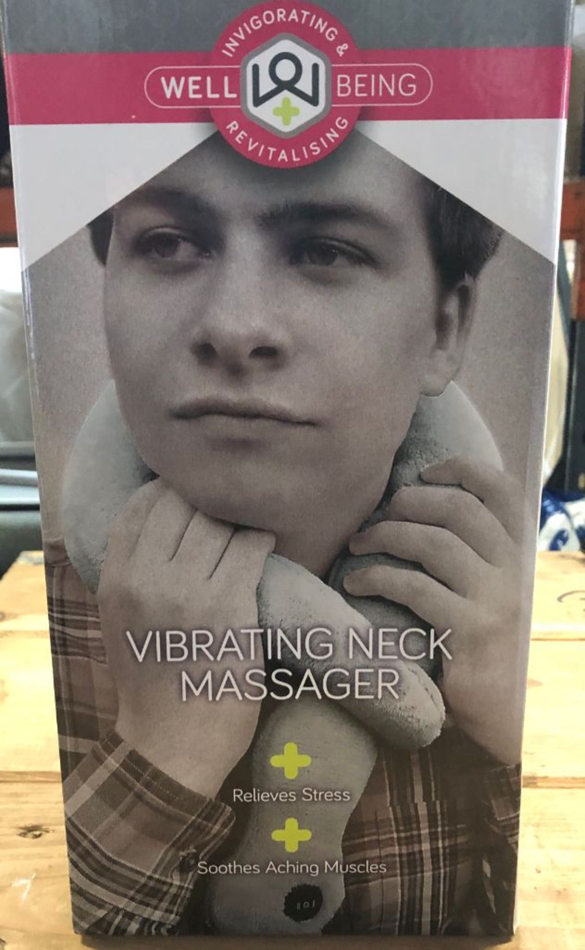 2 X VIBRATING NECK MASSAGERS / COMBINED RRP £30.00 / UNTESTED CUSTOMER RETURNS