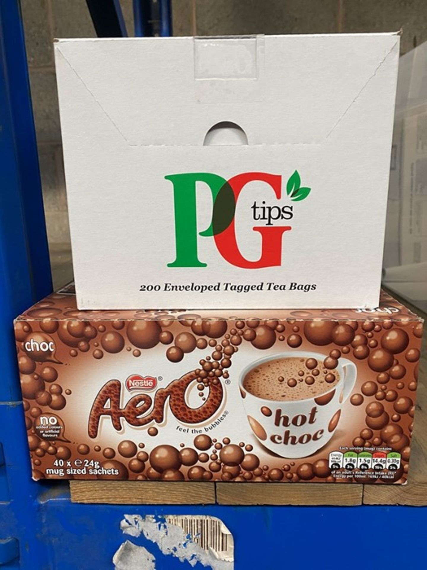 1 LOT TO CONTAIN A MIX OF PG TIPS TEA BAGS AND AERO HOT CHOCOLATE SACHETS