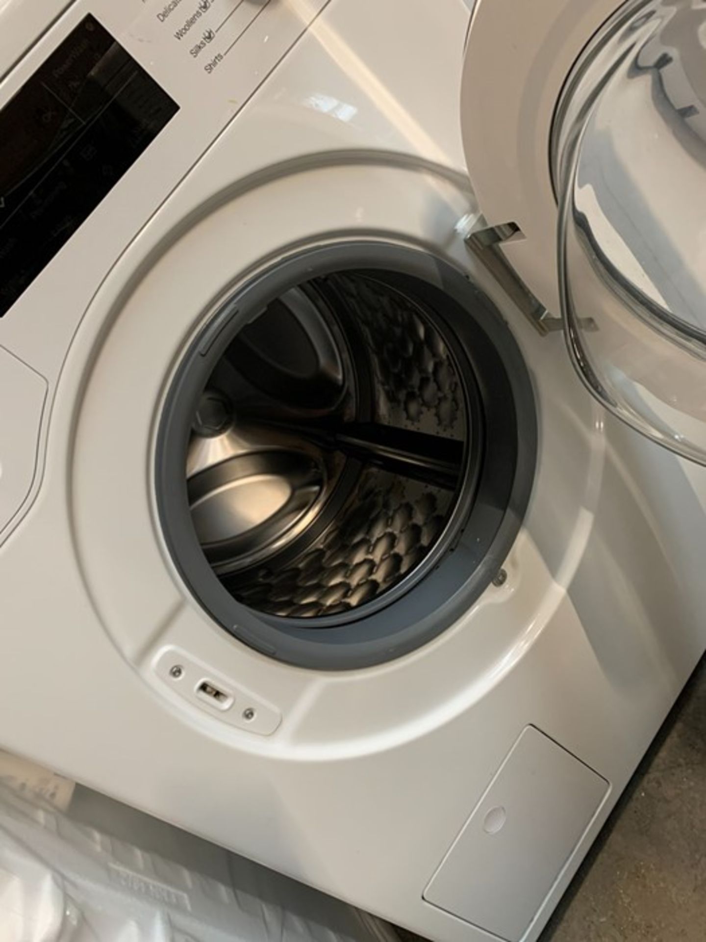 MIELE WEG365 WASHING MACHINE - Image 3 of 3