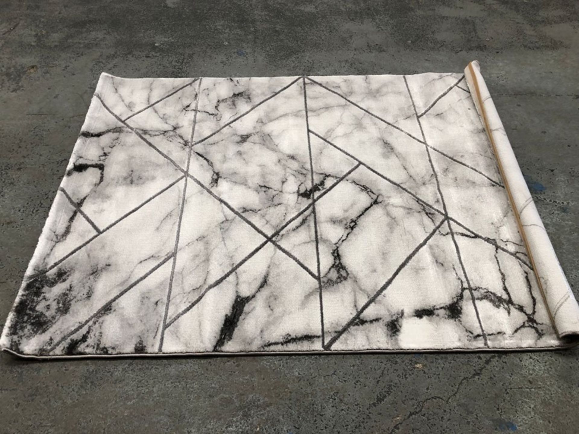 LA REDOUTE MARBLE EFFECT RUG - IVORY WITH SILVER DETAIL / SIZE: 120 X 170CM