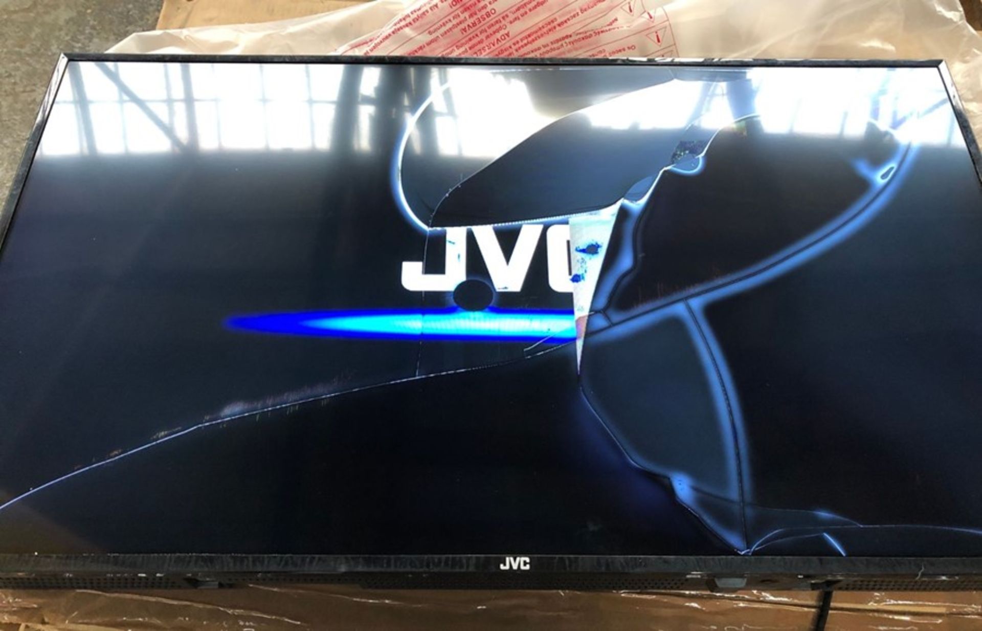 JVC 40" FULL HD LED TV - LT-40C590 / RRP £249.99 / TESTED AND TURNS ON, SCREEN DAMAGED. COMES WITH