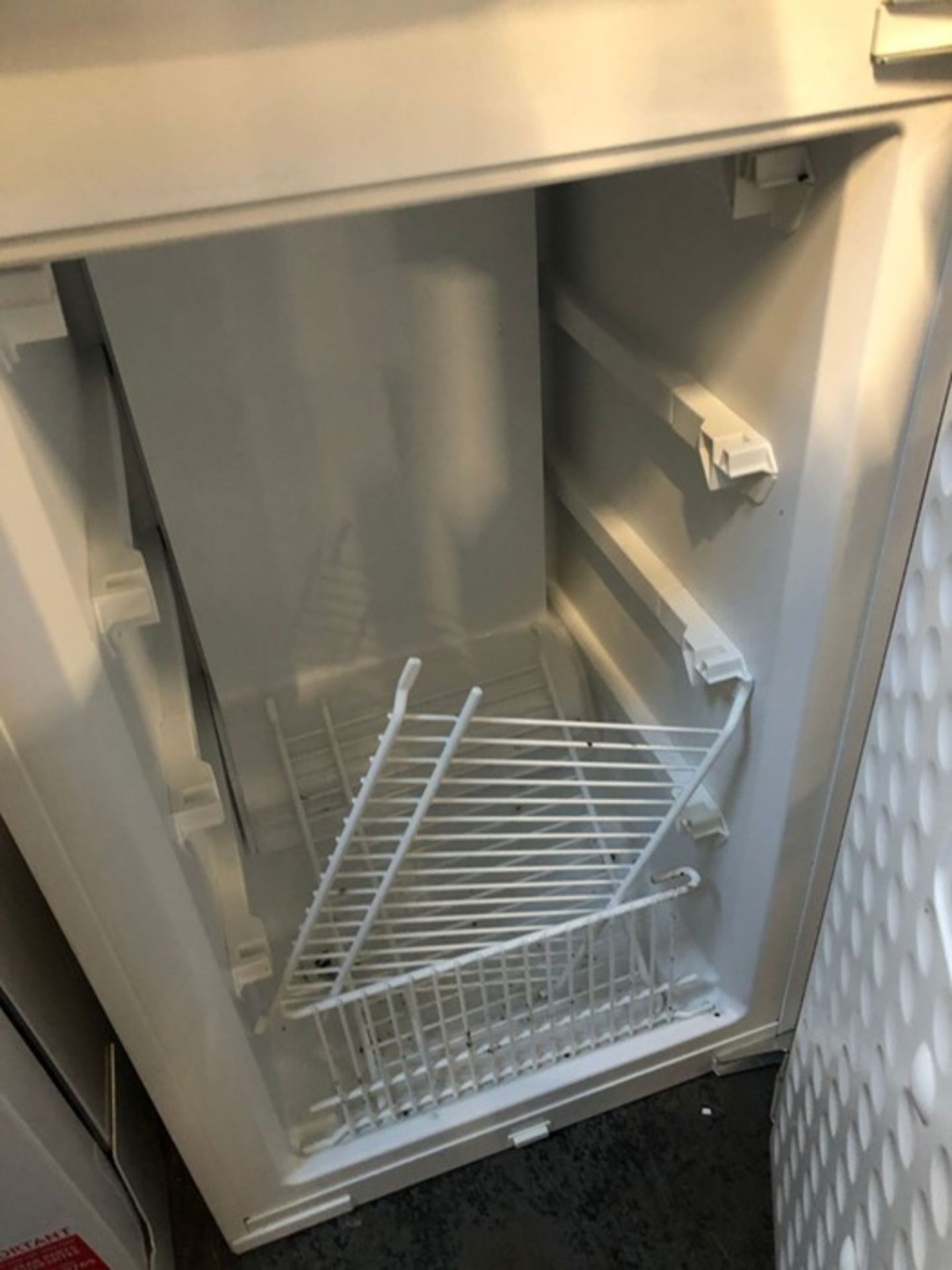 NEFF INTEGRATED FRIDGE FREEZER - K9724X4GB/06 / RPP £699.00 / UNTESTED, USED. TWO DINTS ON RIGHT - Image 4 of 6