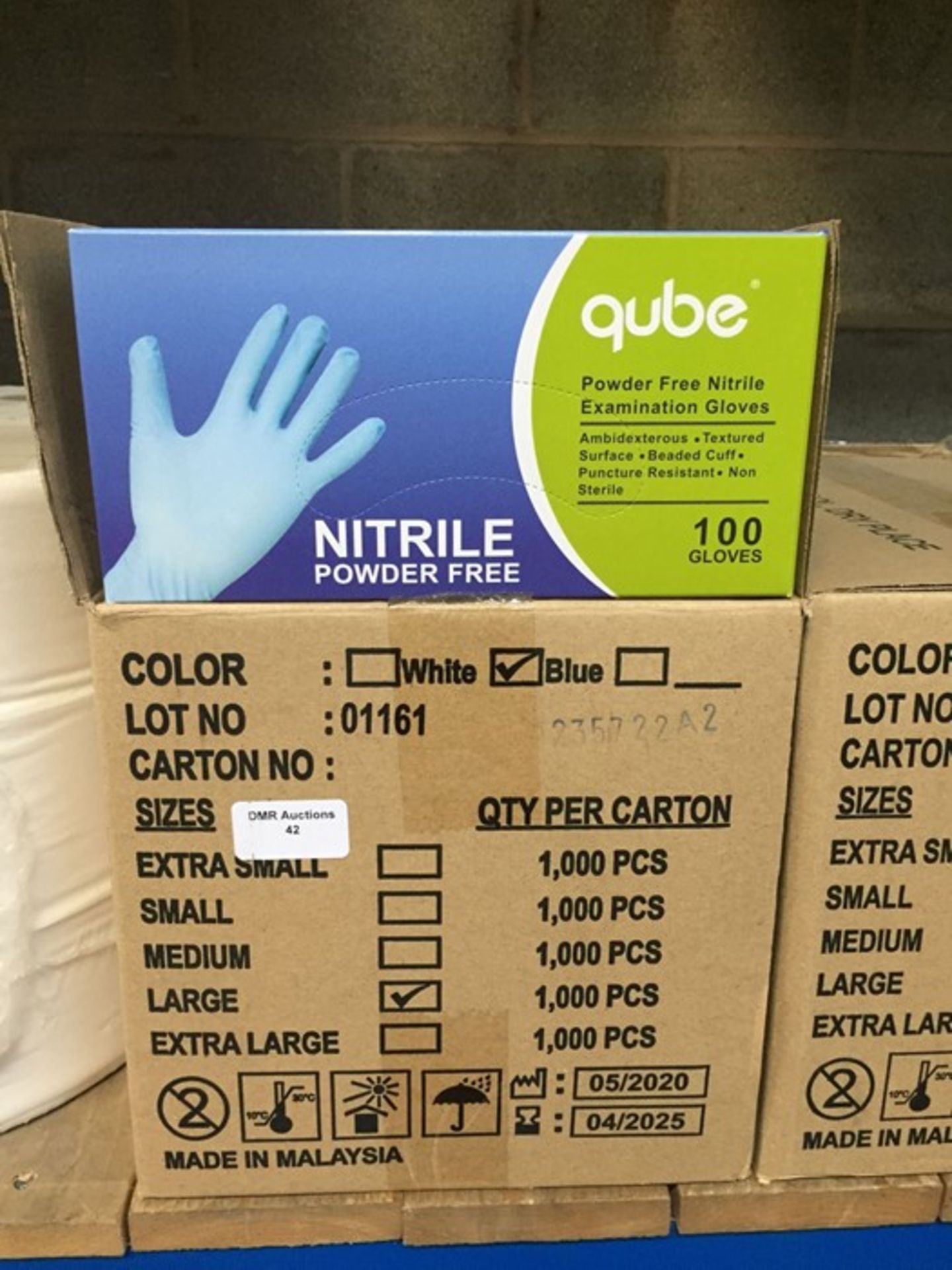 1 LOT TO CONTAIN 10 BOXES OF QUBE POWDER FREE NITRILE EXAMINATION GLOVES IN BLUE, 100 GLOVES PER