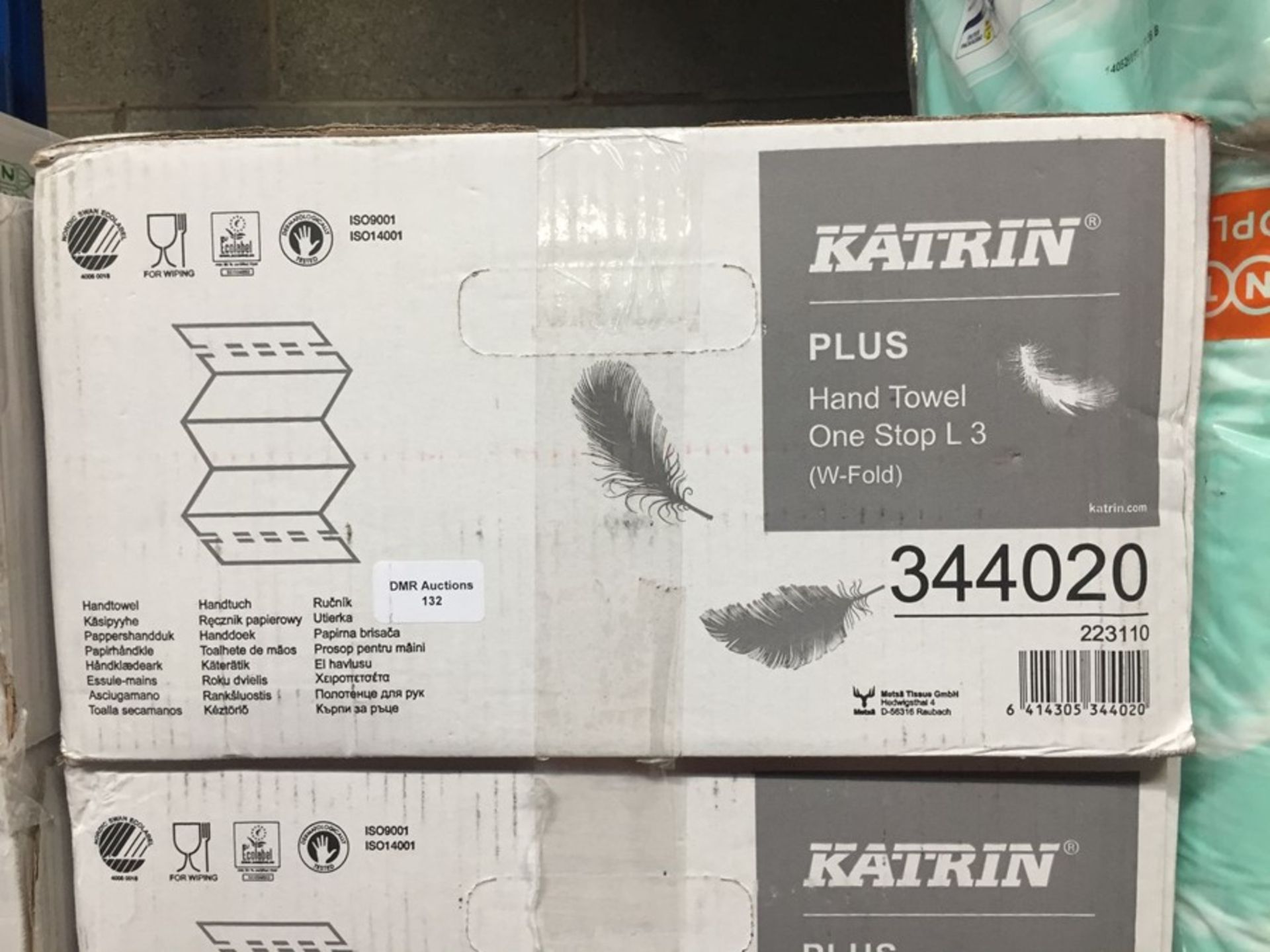 1 LOT TO CONTAIN A BOX OF KATRIN PLUS HAND TOWEL ONE STOP L 3 - L3