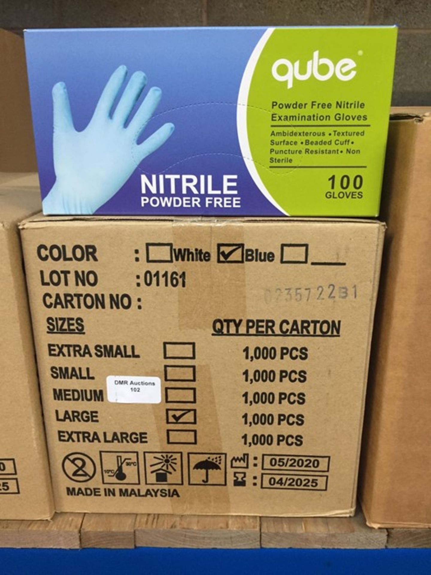 1 LOT TO CONTAIN 10 BOXES OF QUBE POWDER FREE NITRILE EXAMINATION GLOVES IN BLUE, 100 GLOVES PER