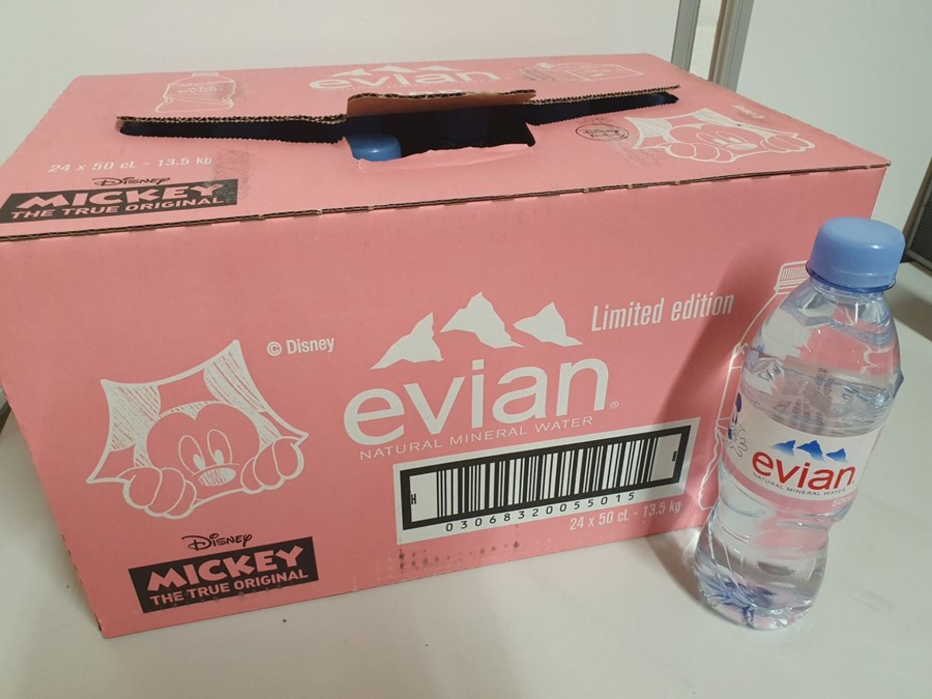 ONE LOT TO CONTAIN ONE BOX OF EVIAN WATER. 500ML BOTTLES, 24 BOTTLES PER BOX. BEST BEFORE 22/11/