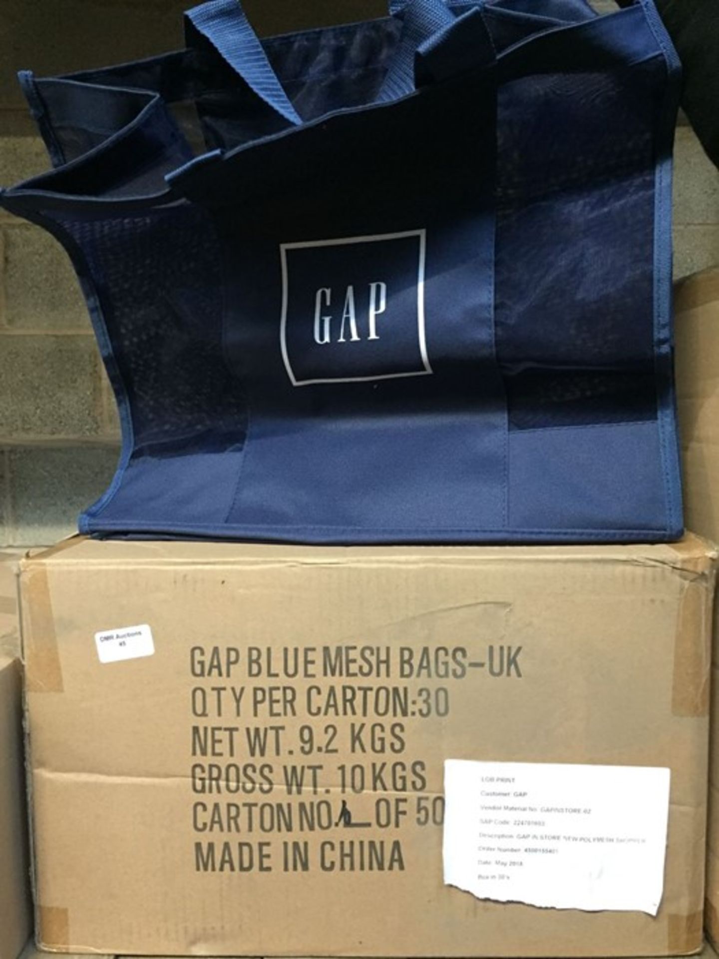 1 LOT TO CONTAIN A BOX OF 30 GAP IN STORE NEW POLYMESH SHOPPER BAGS - L3