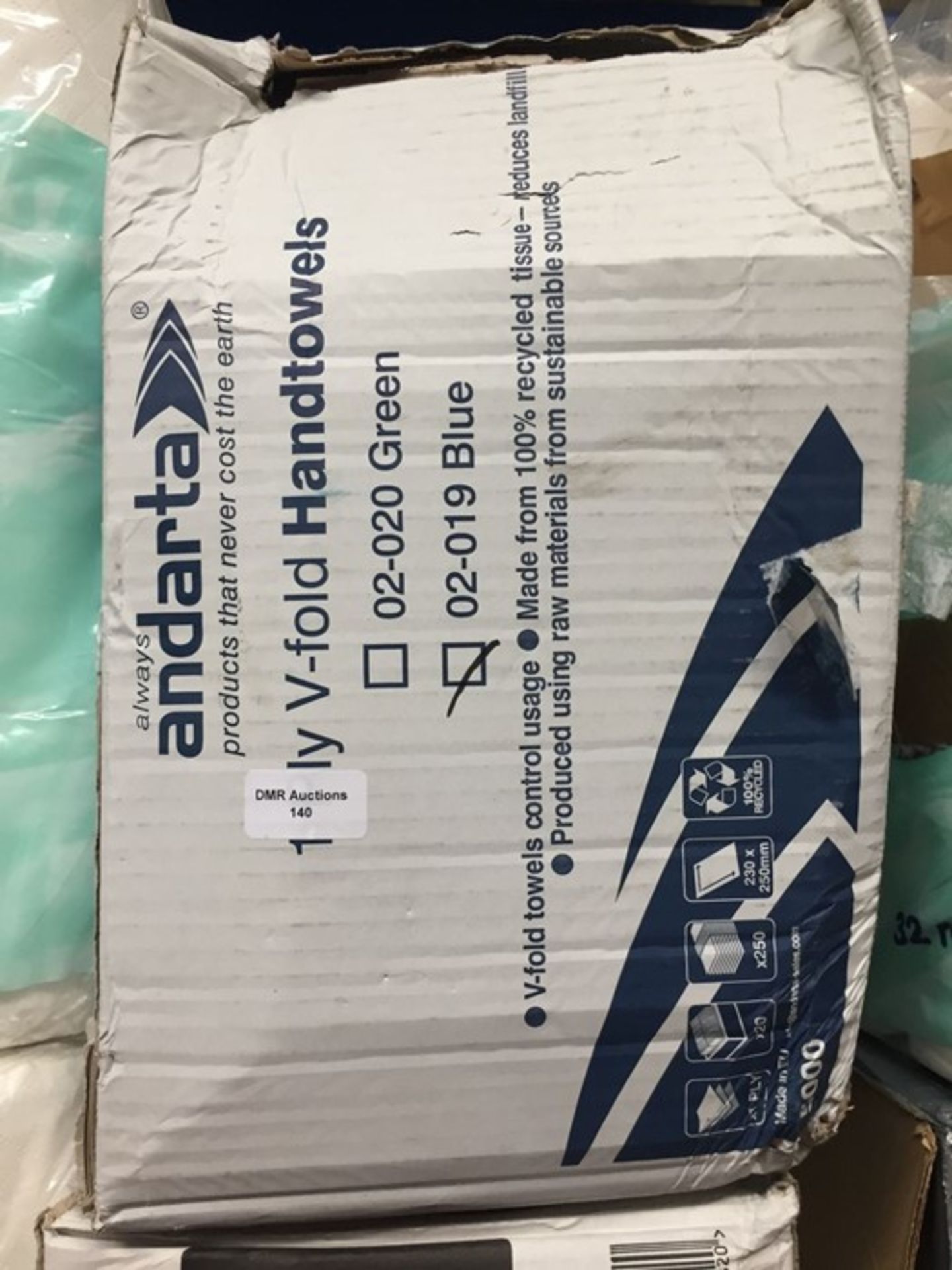 1 LOT TO CONTAIN A BOX OF ANDARTA V FOLD HAND TOWELS IN BLUE - L3
