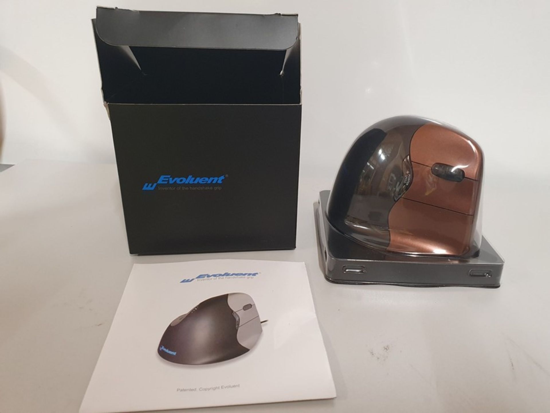 ONE LOT TO CONTAIN ONE EVOLUENT4 SMALL WIRELESS MOUSE - RIGHT HAND. CUSTOMER RETURN. UNTESTED.