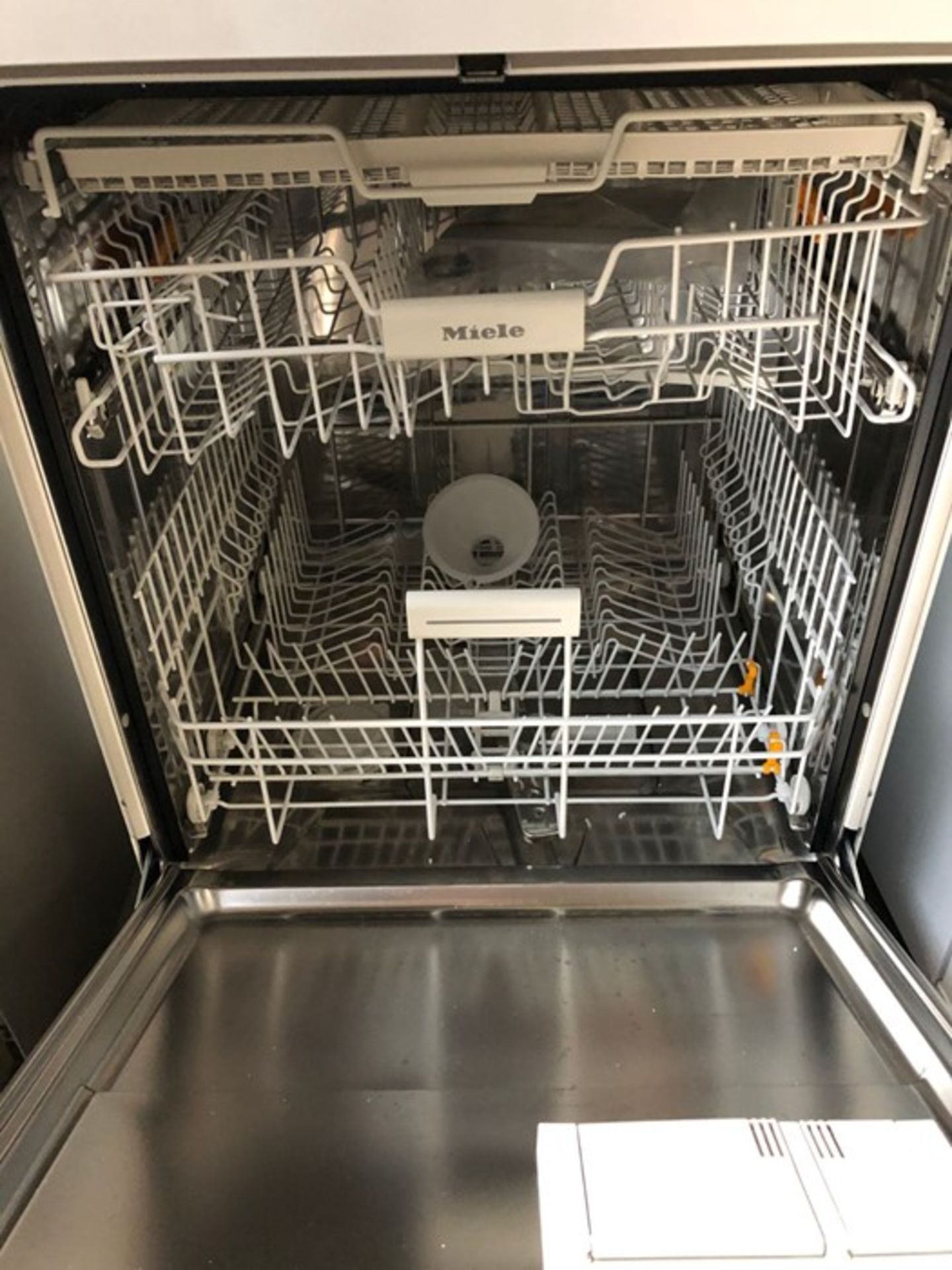 MIELE G4203SC FREESTANDING DISHWASHER - Image 2 of 2