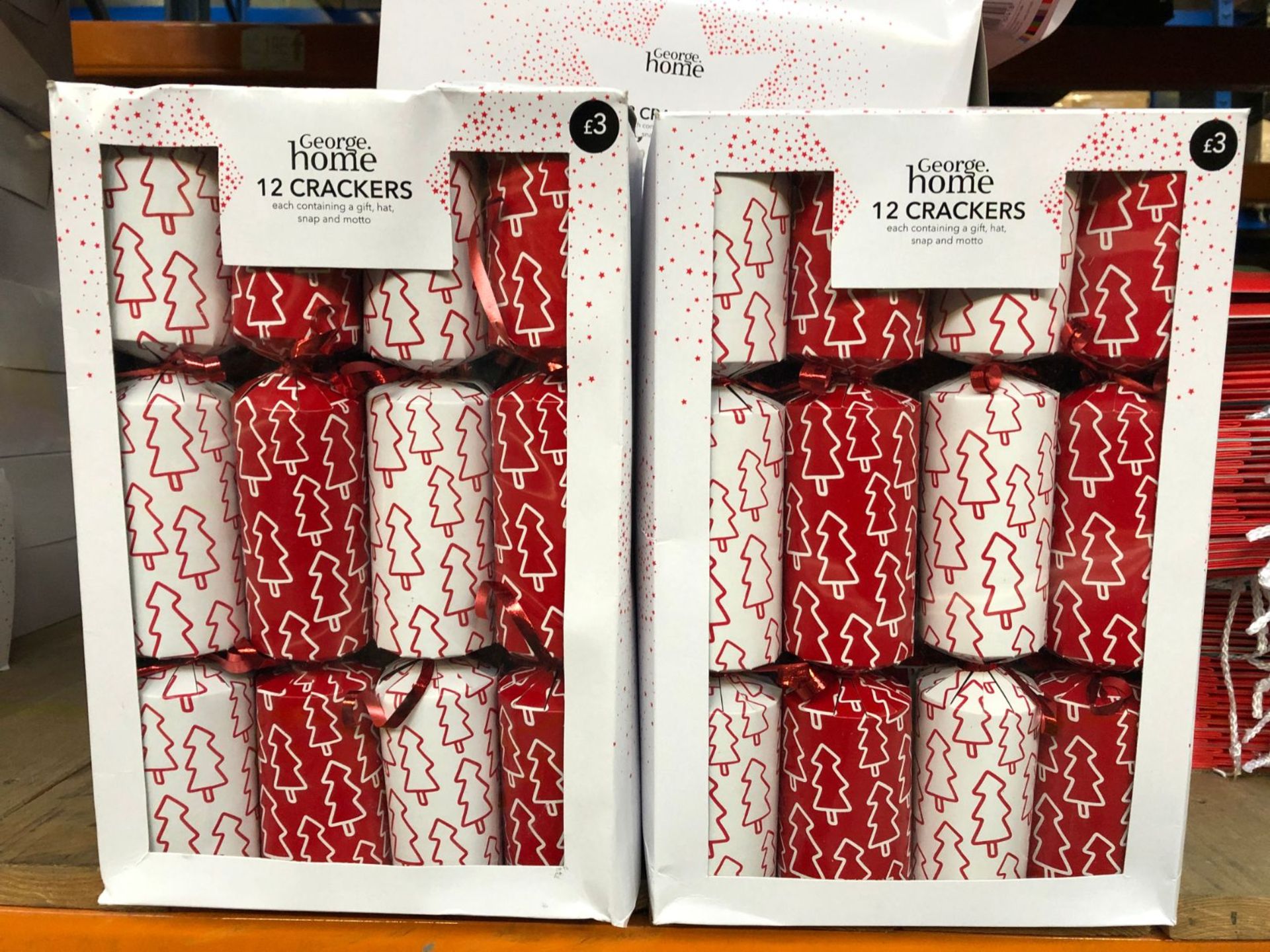 APPROX 20 X PACKS OF CHRISTMAS CRACKERS / COMBINED RRP £60.00 / LIKE NEW, BOX DAMAGE (IMAGES ARE FOR