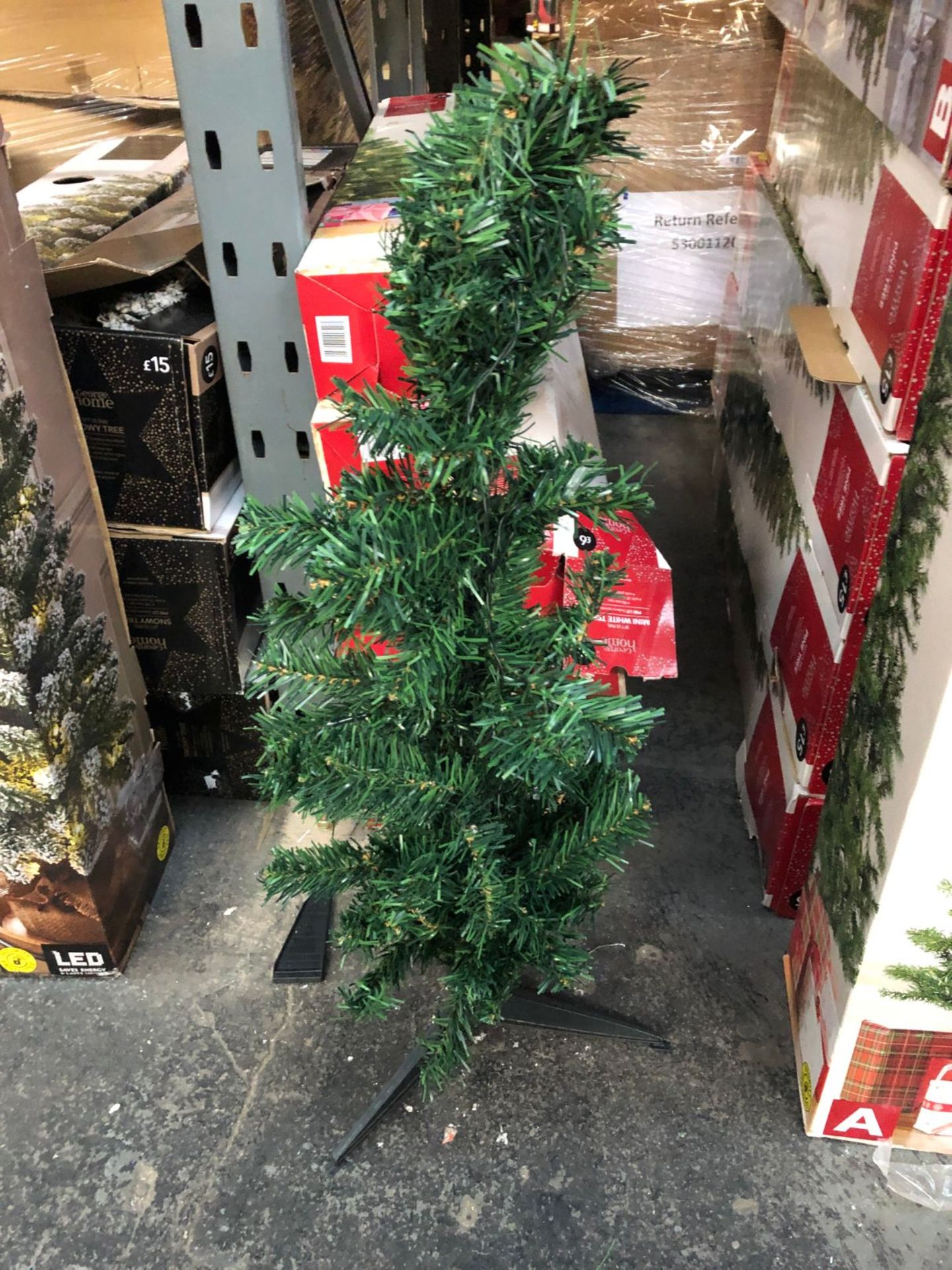 11 X 3FT PRE-LIT CHRISTMAS TREES / COMBINED RRP £66.00 / CUSTOMER RETURNS (IMAGES ARE FOR