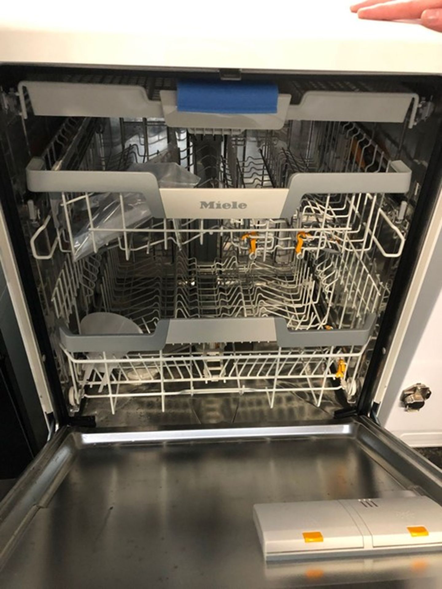 MIELE G5023SC FREESTANDING DISHWASHER - Image 2 of 3