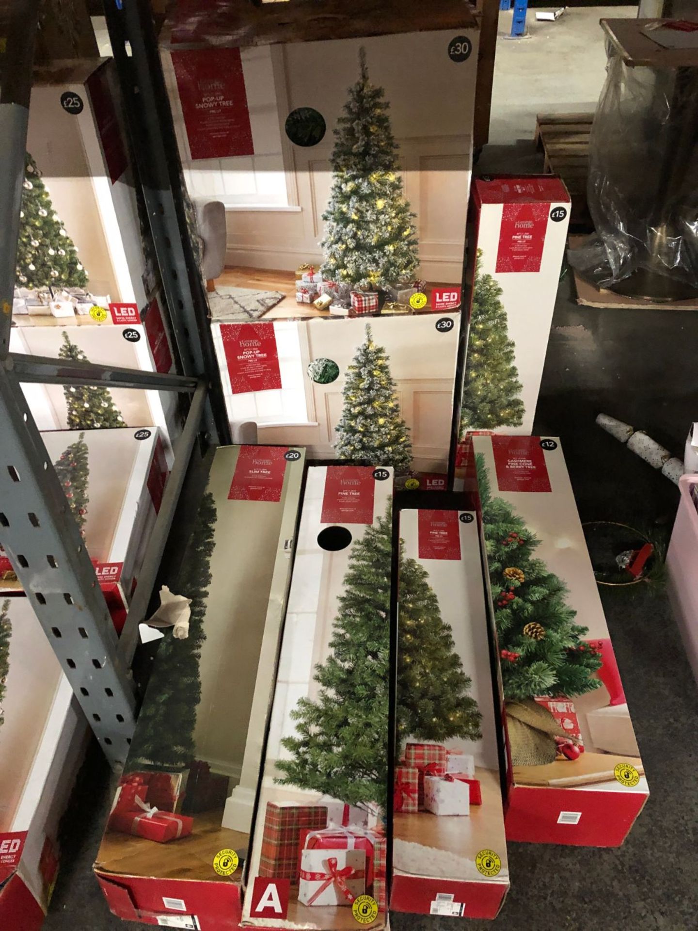 7 X ASSORTED CHRISTMAS TREES / CUSTOMER RETURNS