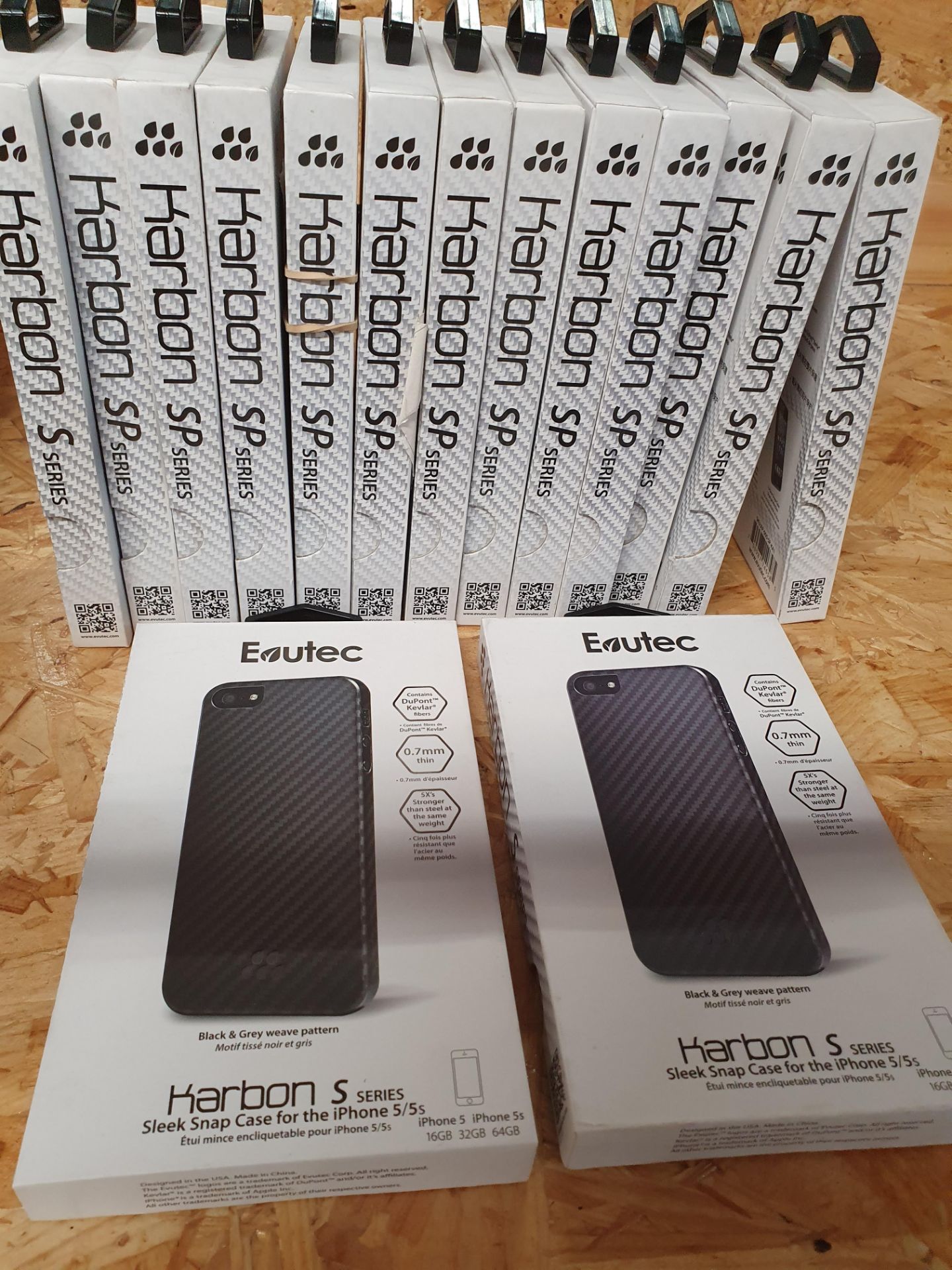 ONE LOT TO CONTAIN MIXED BUNDLE; X30 BOXED 'EVUTEC KARBON S BLACK' IPHONE SE / 5 / 5S CASES AND - Image 2 of 3