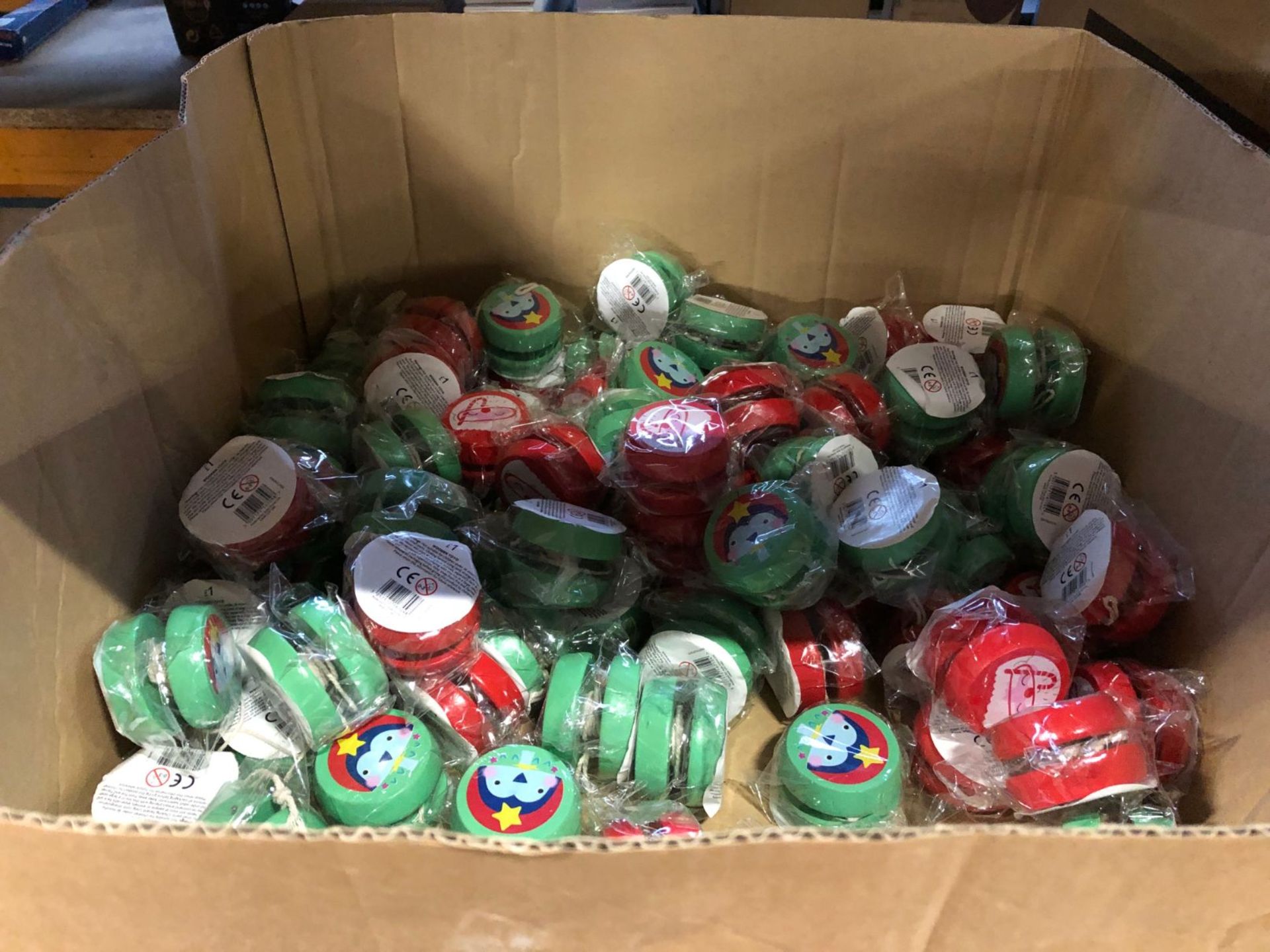 1 X BOX FILLED WITH CHRISTMAS THEMED YOYOS / AS NEW