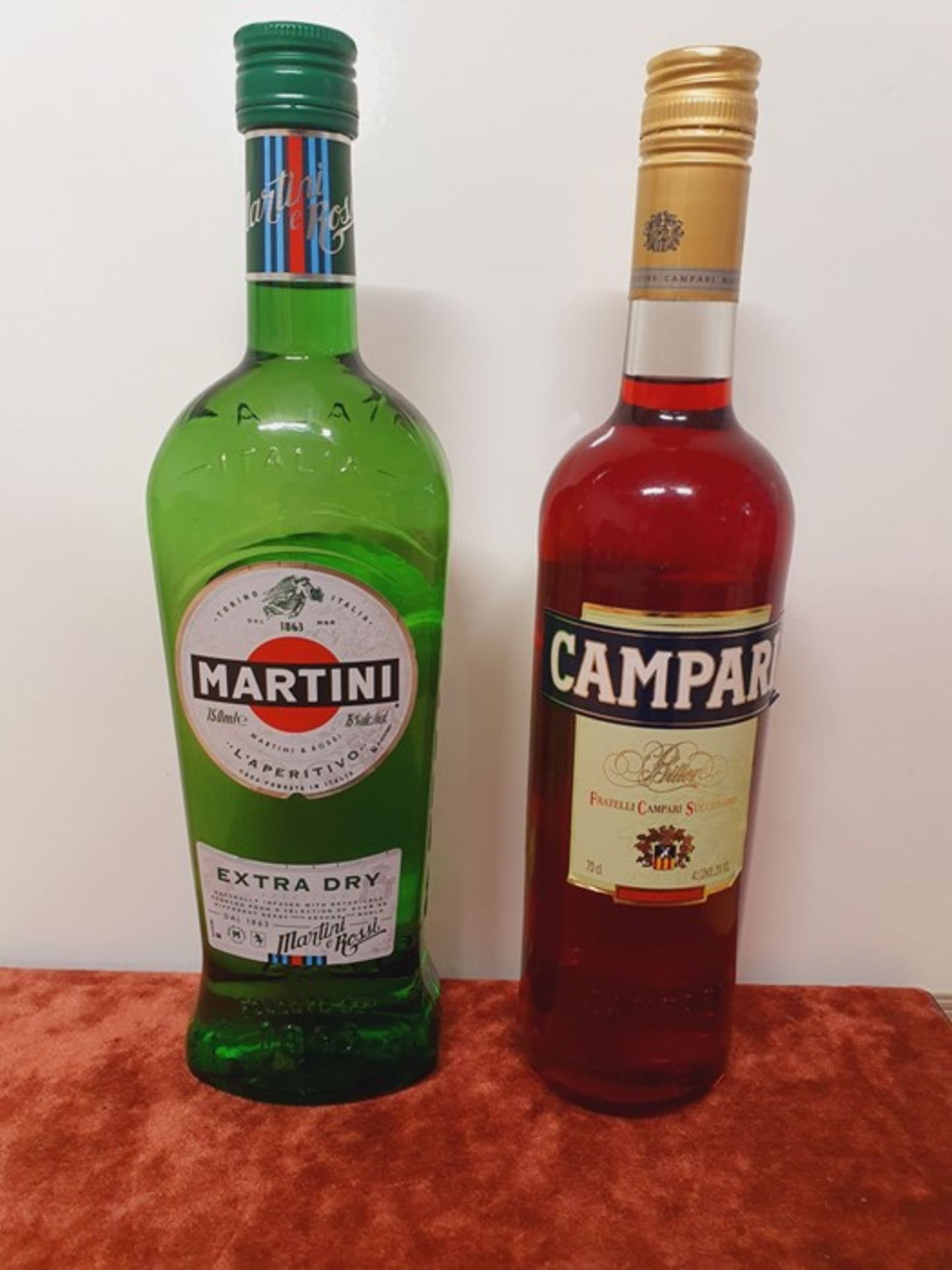 ONE LOT TO CONTAIN 1 x MARTINI L'APERITIVO EXTRA DRY 75CL / 1 x CAMPARI 70CL