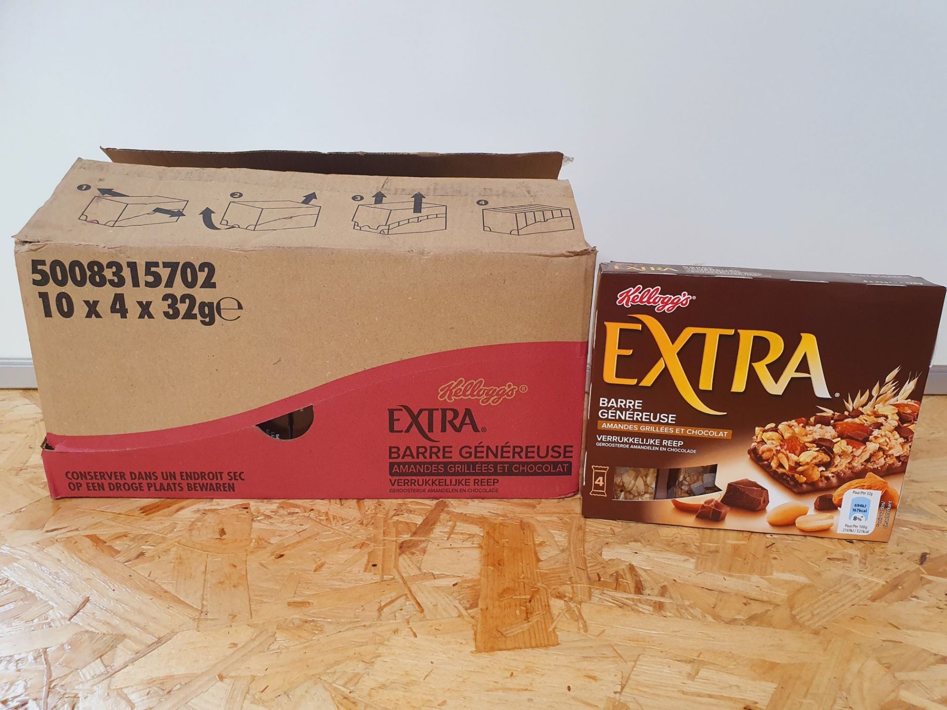 ONE LOT TO CONTAIN ONE BOX OF KELLOGGS EXTRA BARRE GENEREUSE (CEREAL BARS) - CHOCOLATE. 4 X 32G BARS