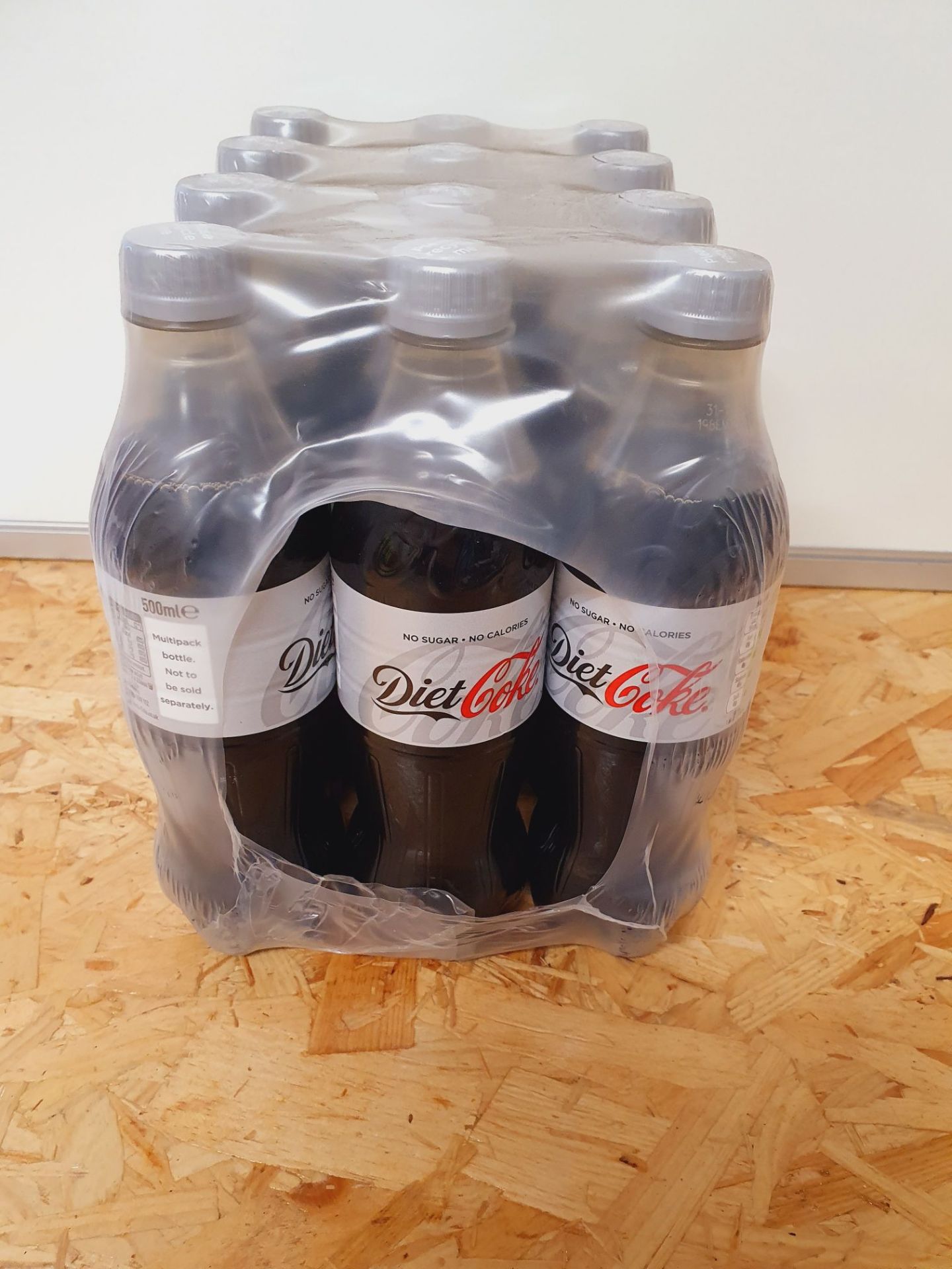 ONE LOT TO CONTAIN ONE CASE OF DIET COKE. 500ML BOTTLES, 12 BOTTLES IN CASE. BEST BEFORE 31/12/2020