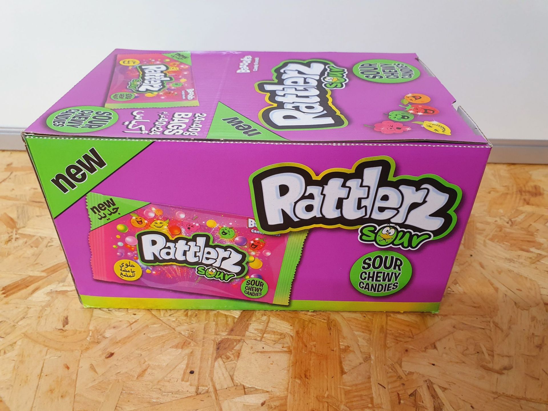 ONE LOT TO CONTAIN ONE BOX OF RATTLERZ SOUR CHEWY CANDIES. 24 PACKS IN EACH BOX. BEST BEFORE 10/01/2