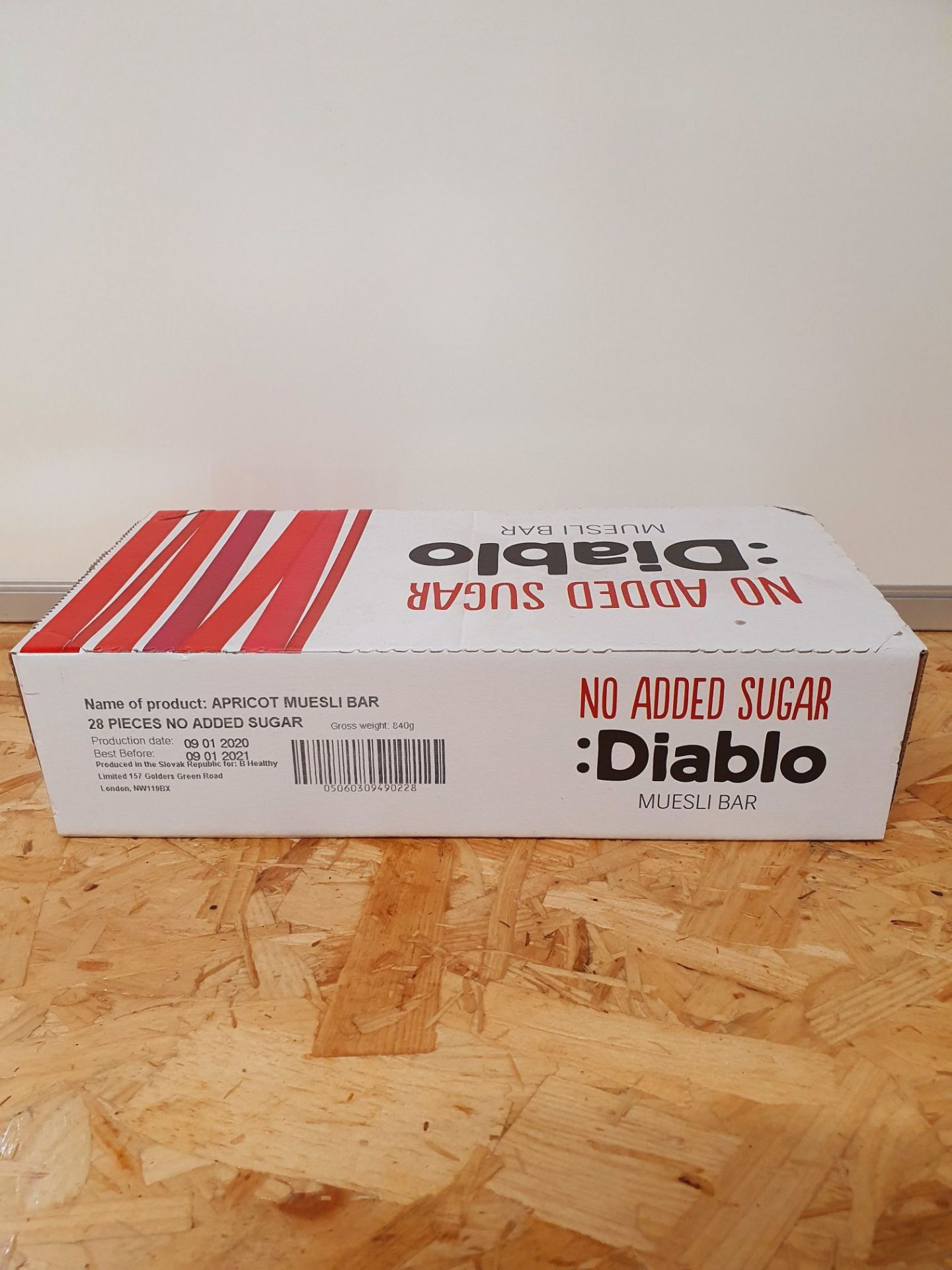 ONE LOT TO CONTAIN ONE BOX OF DIABLO MUSELI BARS - APRICOT. 28 BARS IN BOX. BEST BEFORE 09/01/2021