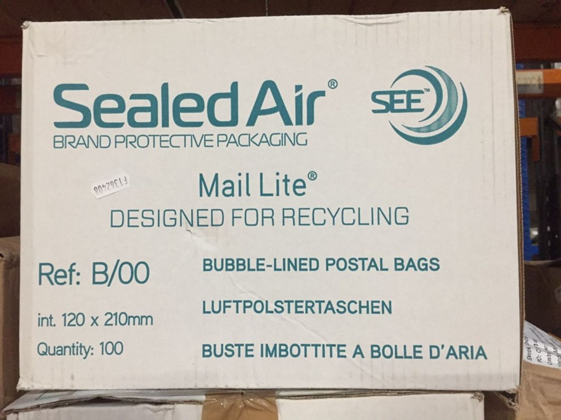 1 LOT TO CONTAIN A BOX OF SEALED AIR MAIL LITE BUBBLE LINED POSTAL BAGS B/00 - L4