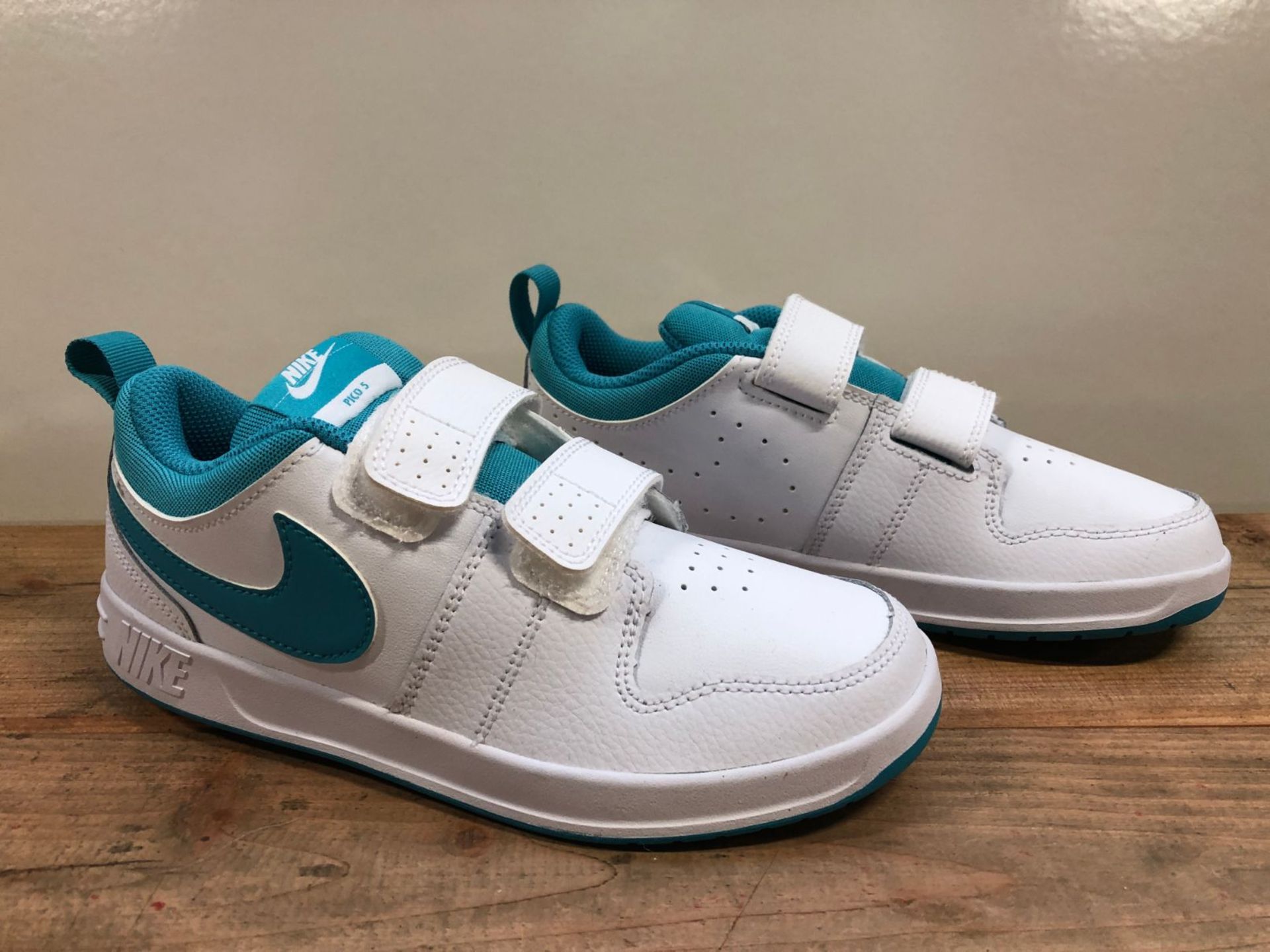 1 X PAIR OF NIKE KIDS' PICO 5 (PSV) TRAINERS / SIZE: 1.5 UK / RRP £25.00