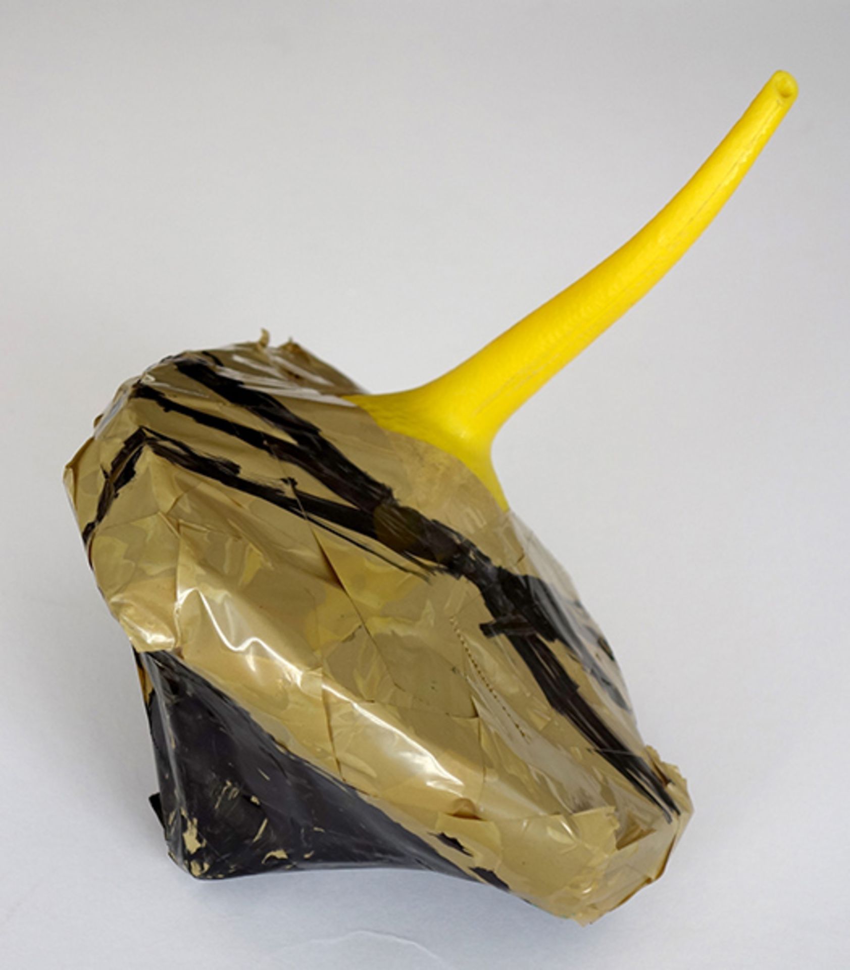 Anzinger, Siegfried Kunststoffbehälter, Klebeband bemalt, 22,5 x 24 x 19 cm Ohne Titel (1982) - Image 4 of 4