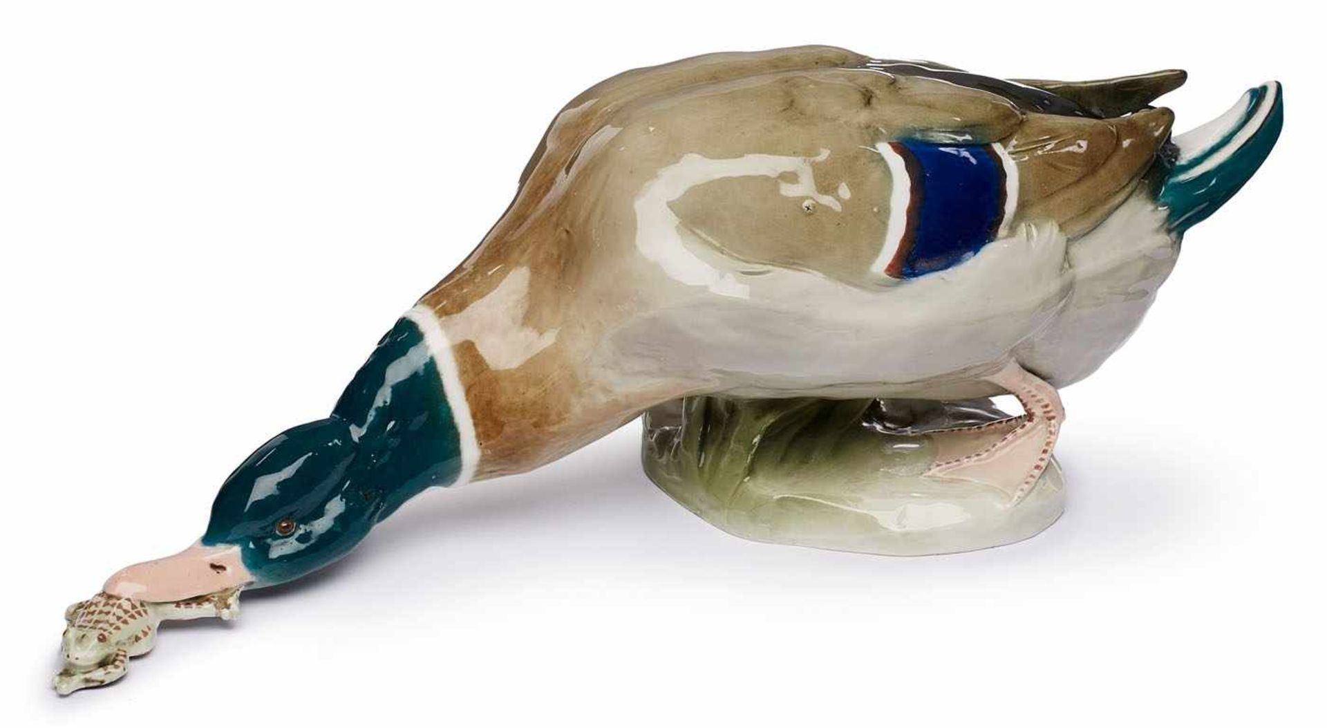 Stockente mit Frosch, Meissen um 1900.