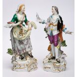 gr. Schäferpaar, Meissen 20. Jh., Blätter/Finger def., H. ca. 25 cm