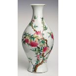 Vase mit Pfirsichdekor,